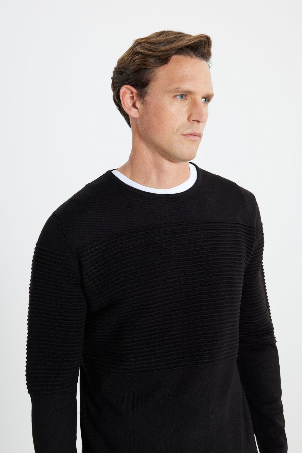 Men's black anti-pilling featured standard fit bicycle collar textured knitwear sweater