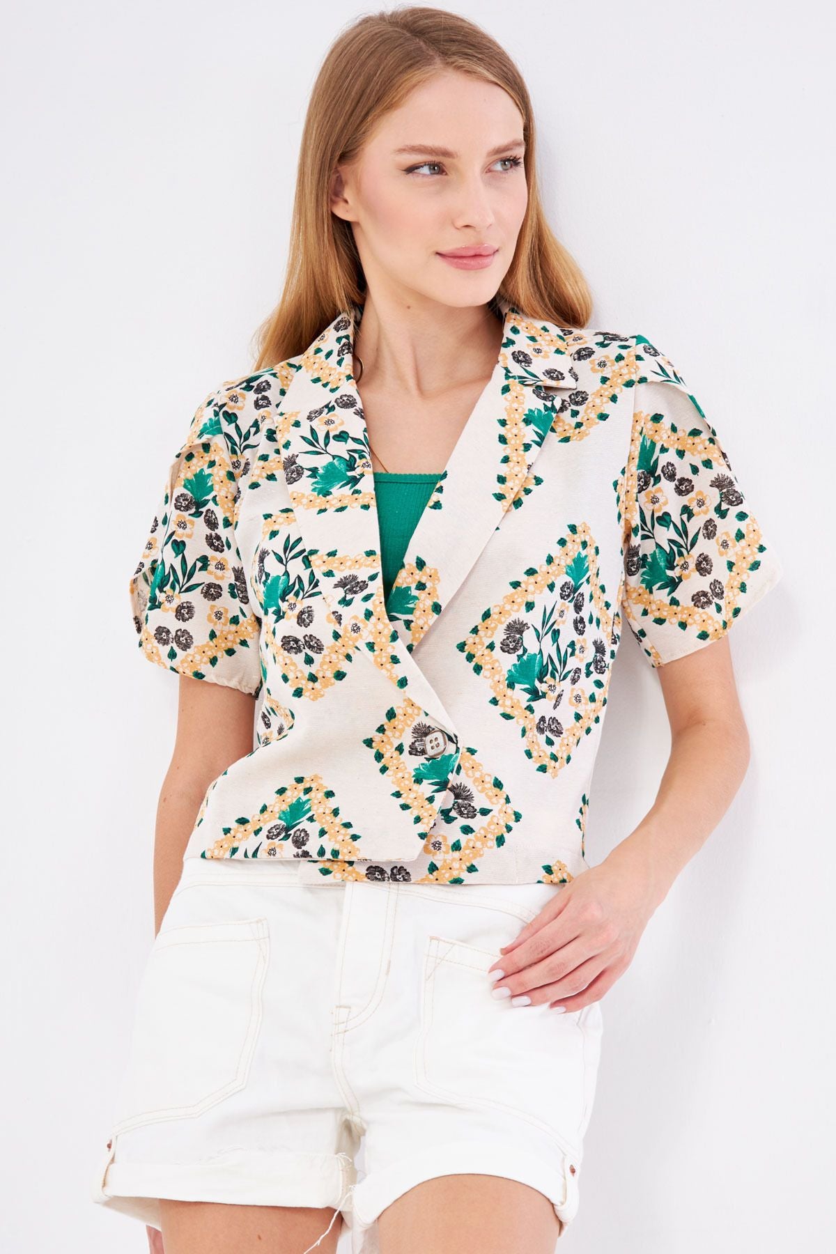 Female emerald linen-looking patterned arm slit and short sleeve jacket ARM-24Y001095