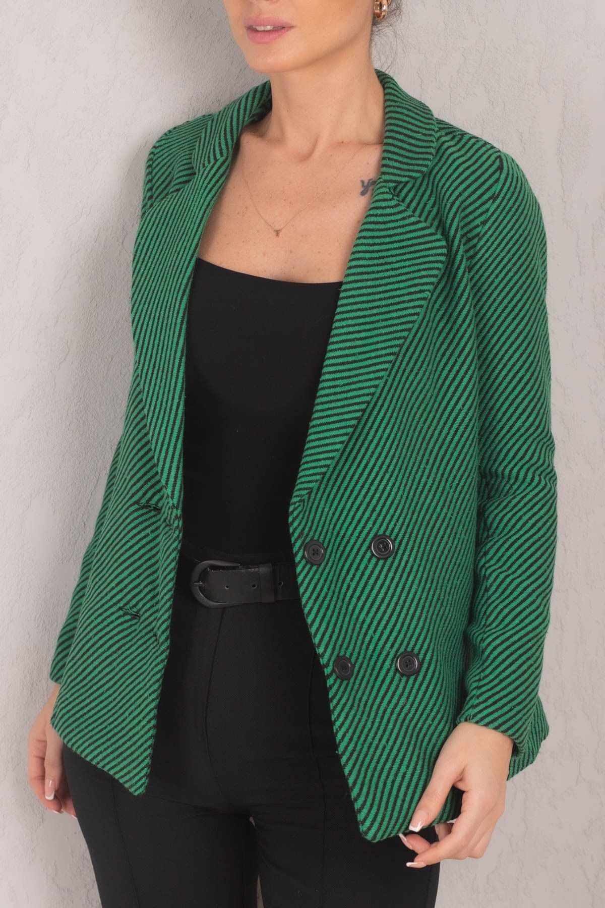 Four buttoned stamp jacket with green line pattern ARM-24K001037