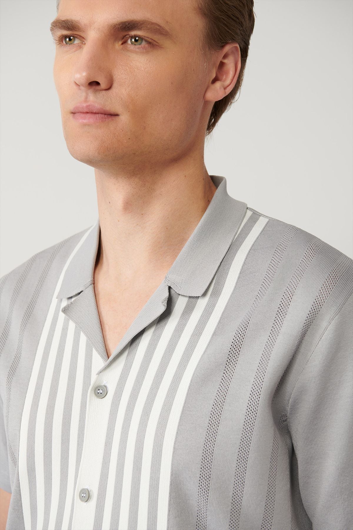 Men's gray akk collar front buttoned striped knitwear T-shirt A41y5054