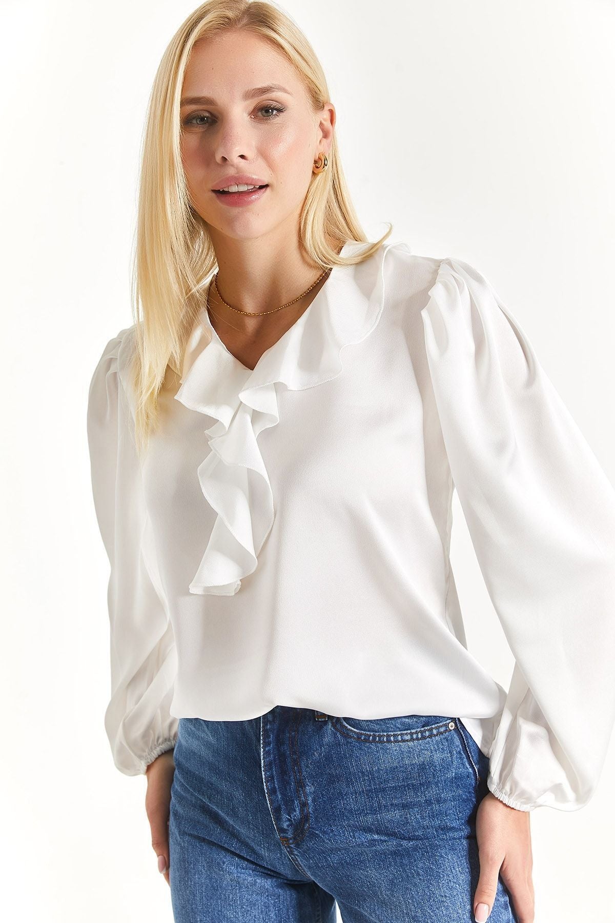 WOMEN WHITE SIDE RISE SHOOTED HANDLED HAND RAST COTTON SATIN BLOSE ARM-22K001059