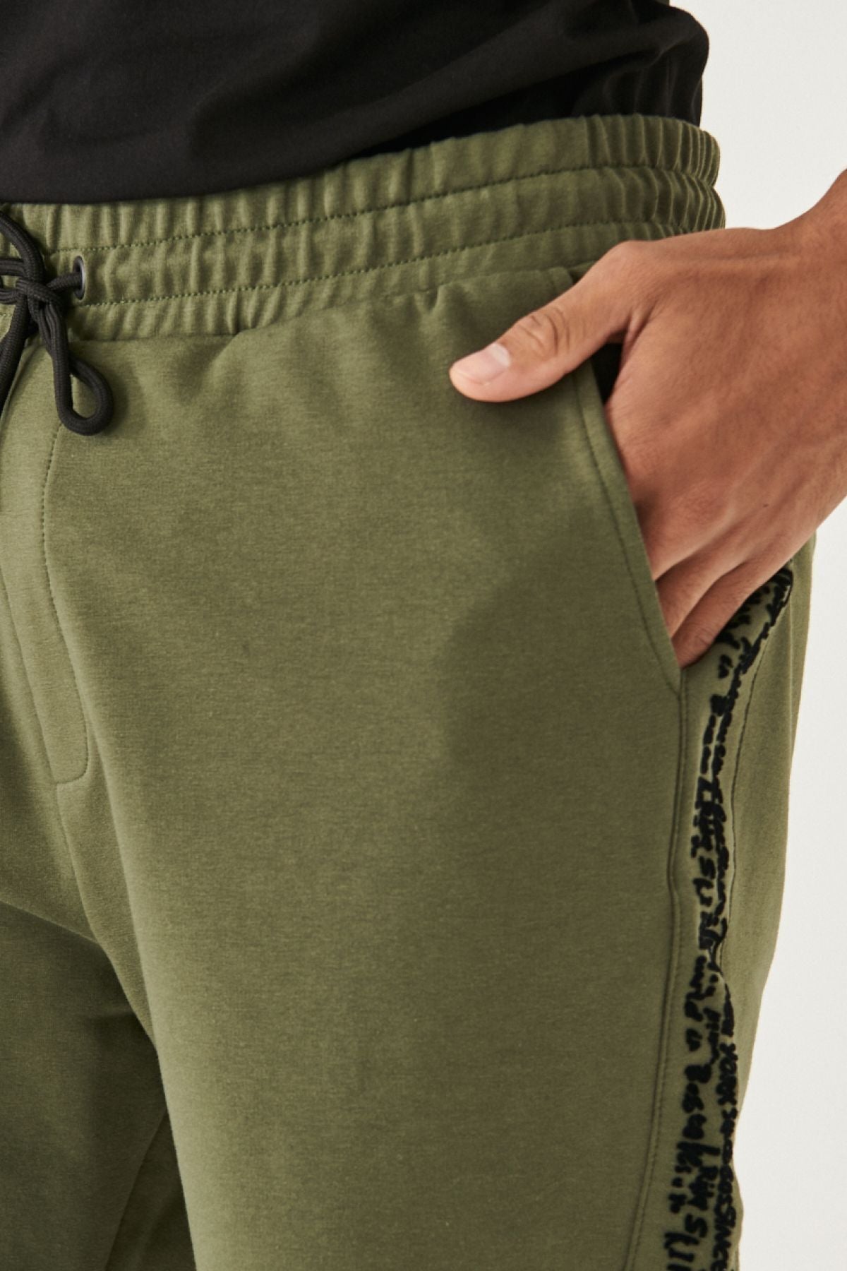 Male Khaki Standard Fit Normal Cut Casual Knitting Shorts