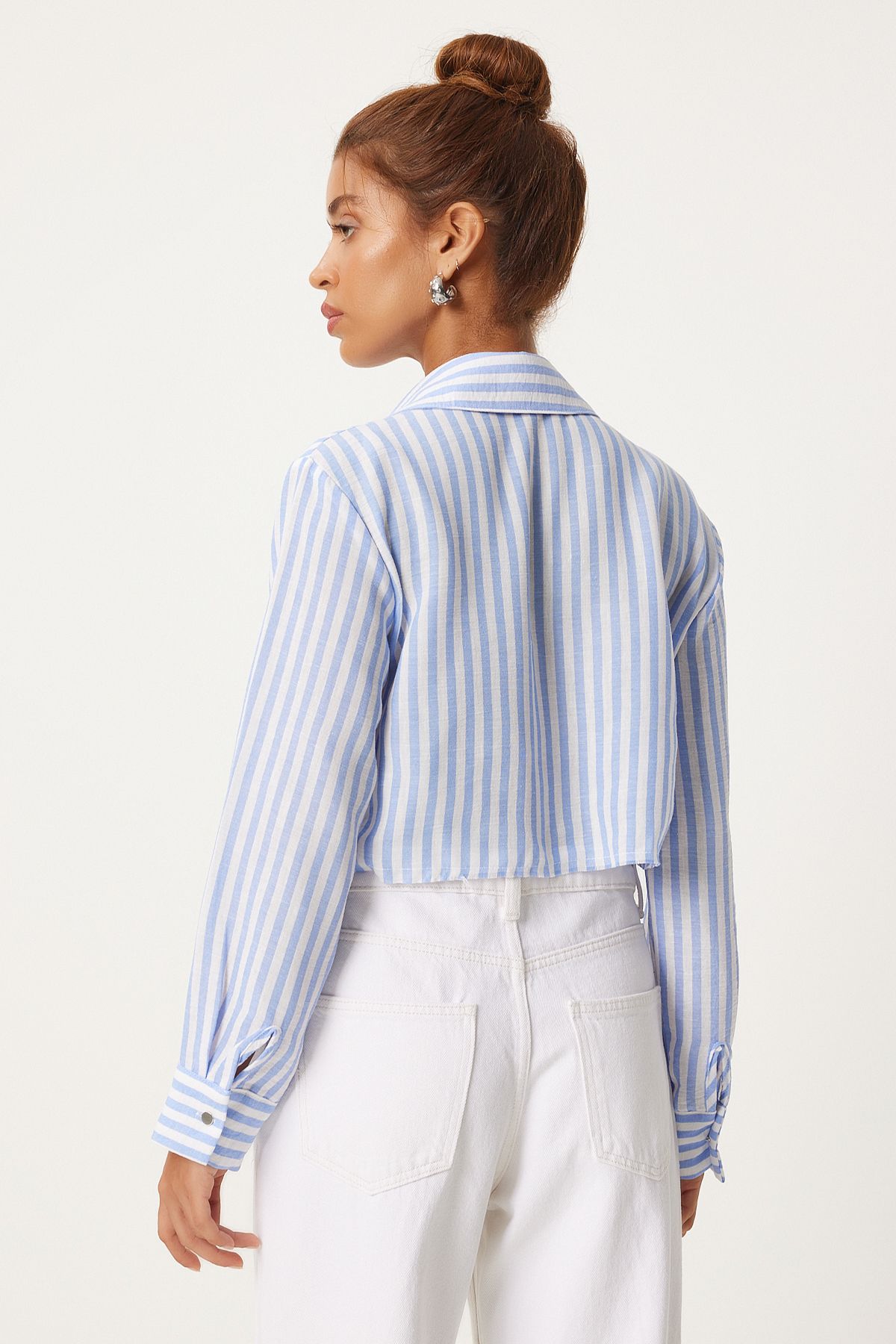 Woman Sky Blue White Obedness Detailed Striped Crop Shirt FN03259