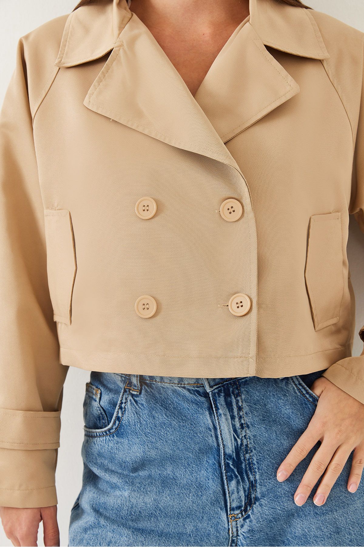 Female menstrual arm detailed short trench coat 2431 60351025