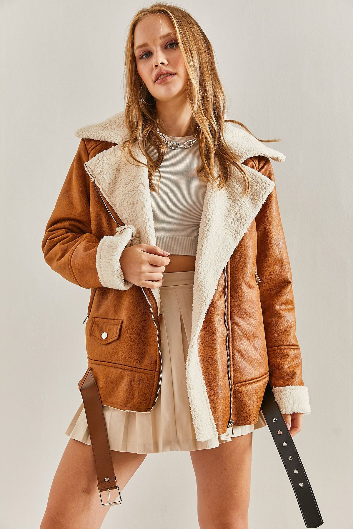 Female Cruve Yaka Pocket Detailed Leather Coat