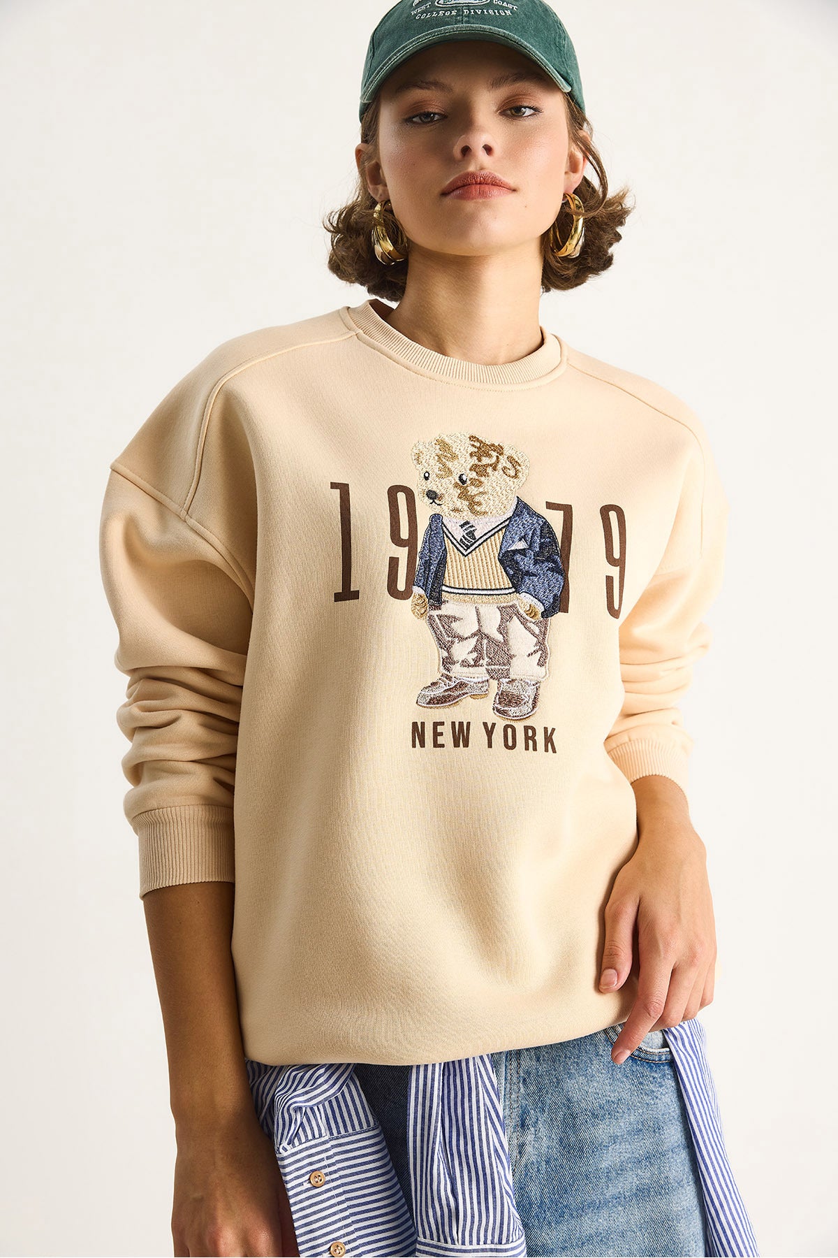 Women's Crew Neck Teddy Sweatshirt with Embroidery Detail 10417 60284066