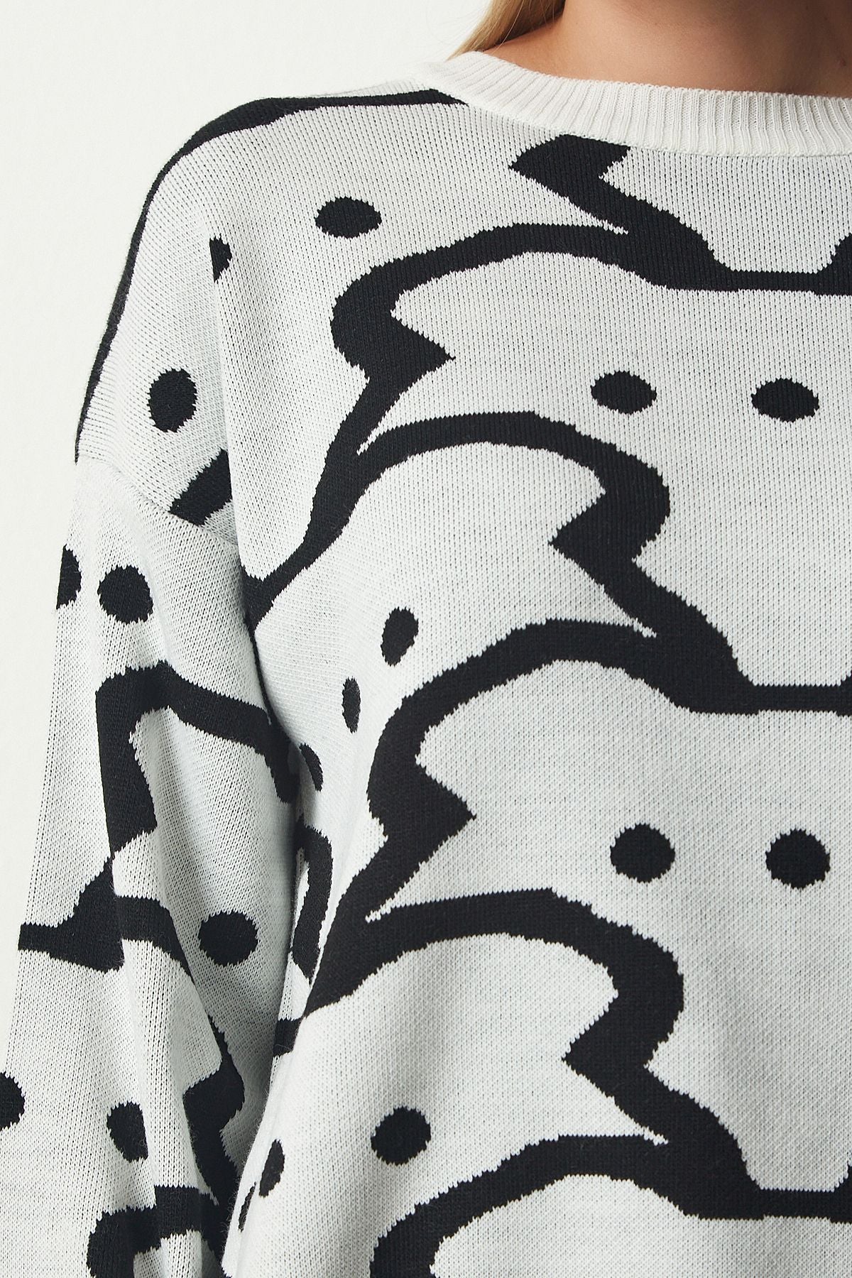 Female Ecru Pattern Thick Knitwear Sweater KB00036