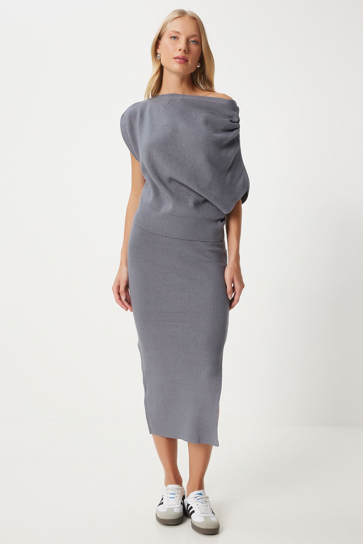 Female Gray Single Shoulder Blouse Triko Skirt Set FN03355