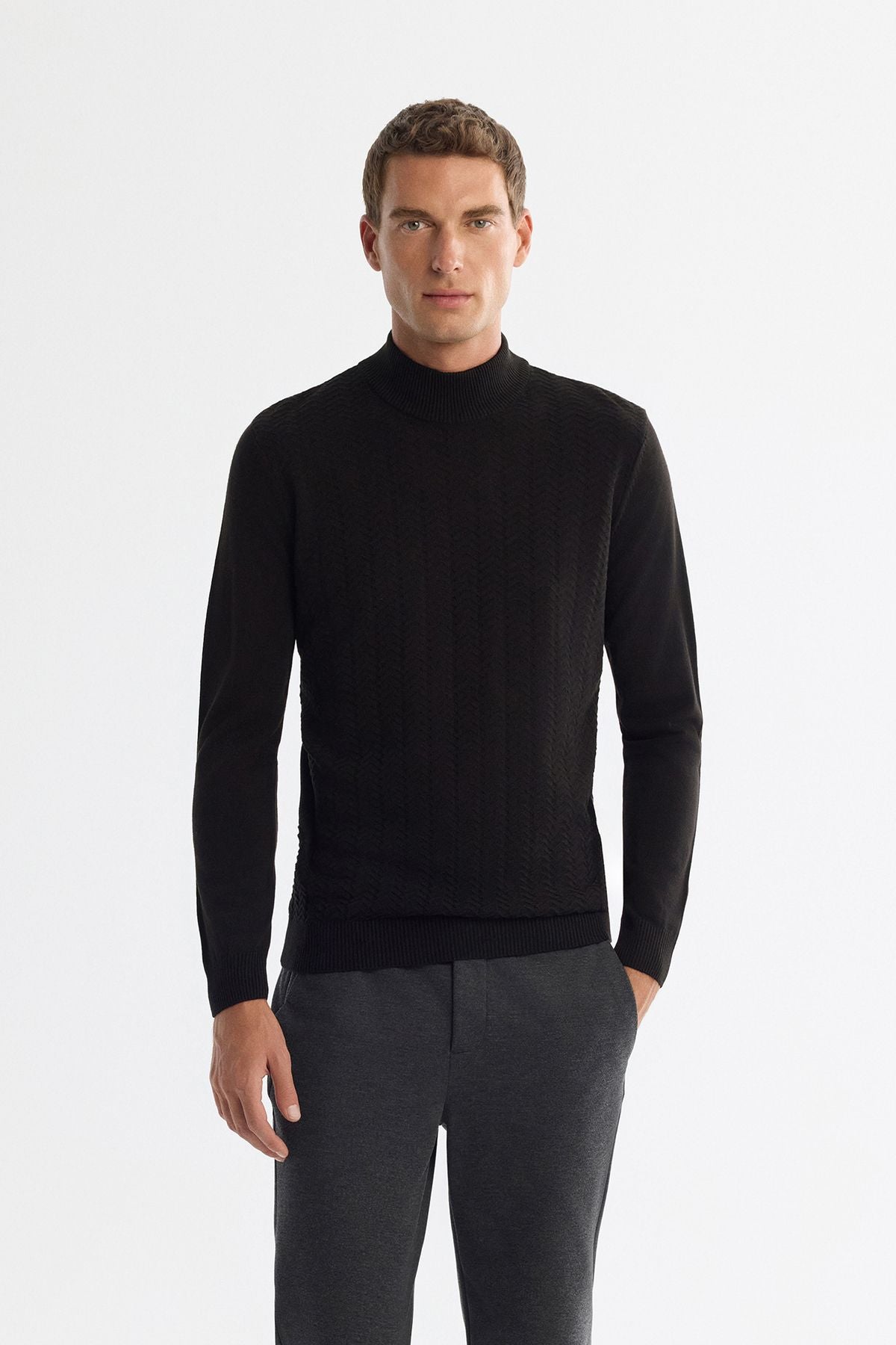 Men's black half fisherman collar textured knitwear sweater E005108