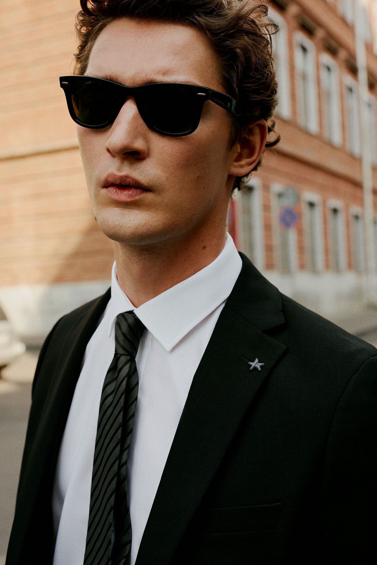Men's black slim fit narrow cutting mono collar suits