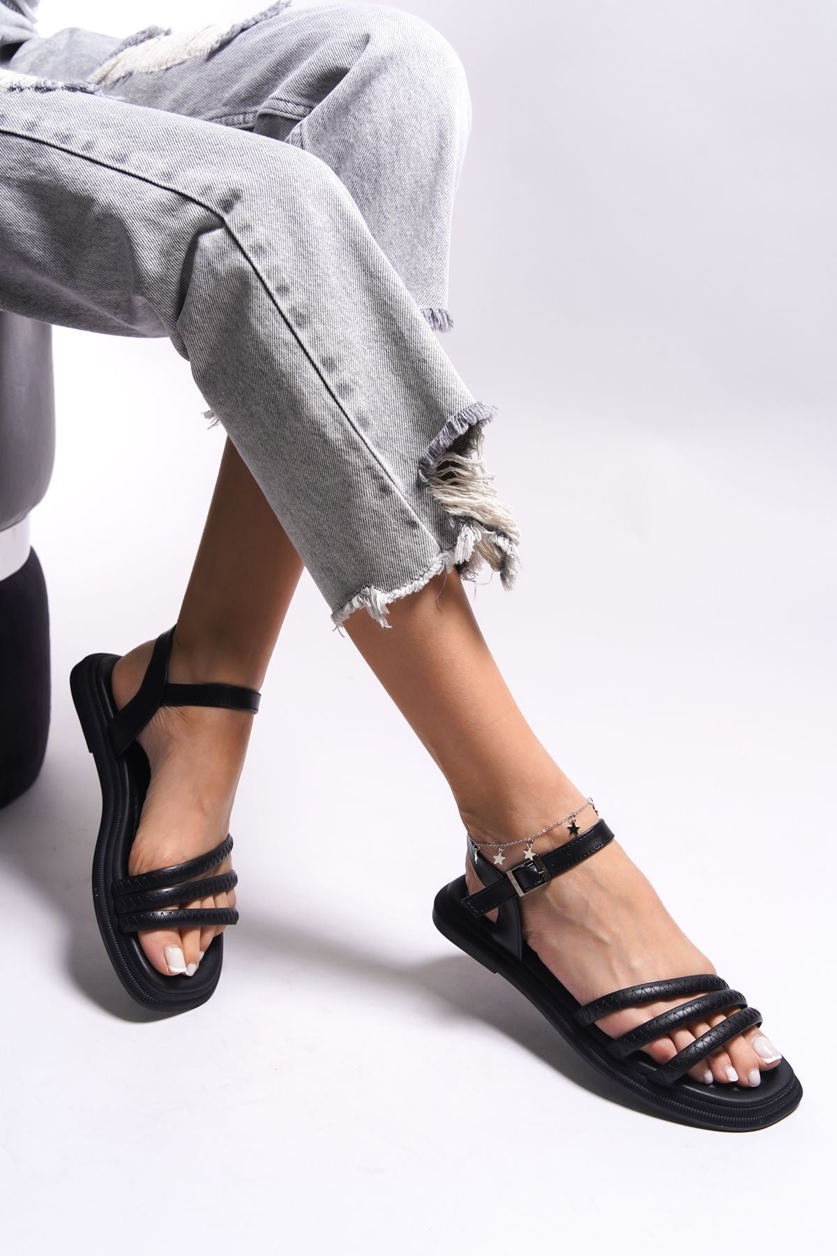 Ghilrebu Woman Sandals 0012109 Black