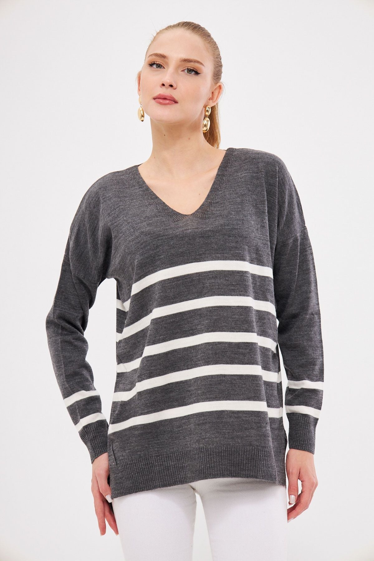 Woman anthracite v neck striped front short back long sweater ARM-20K012008