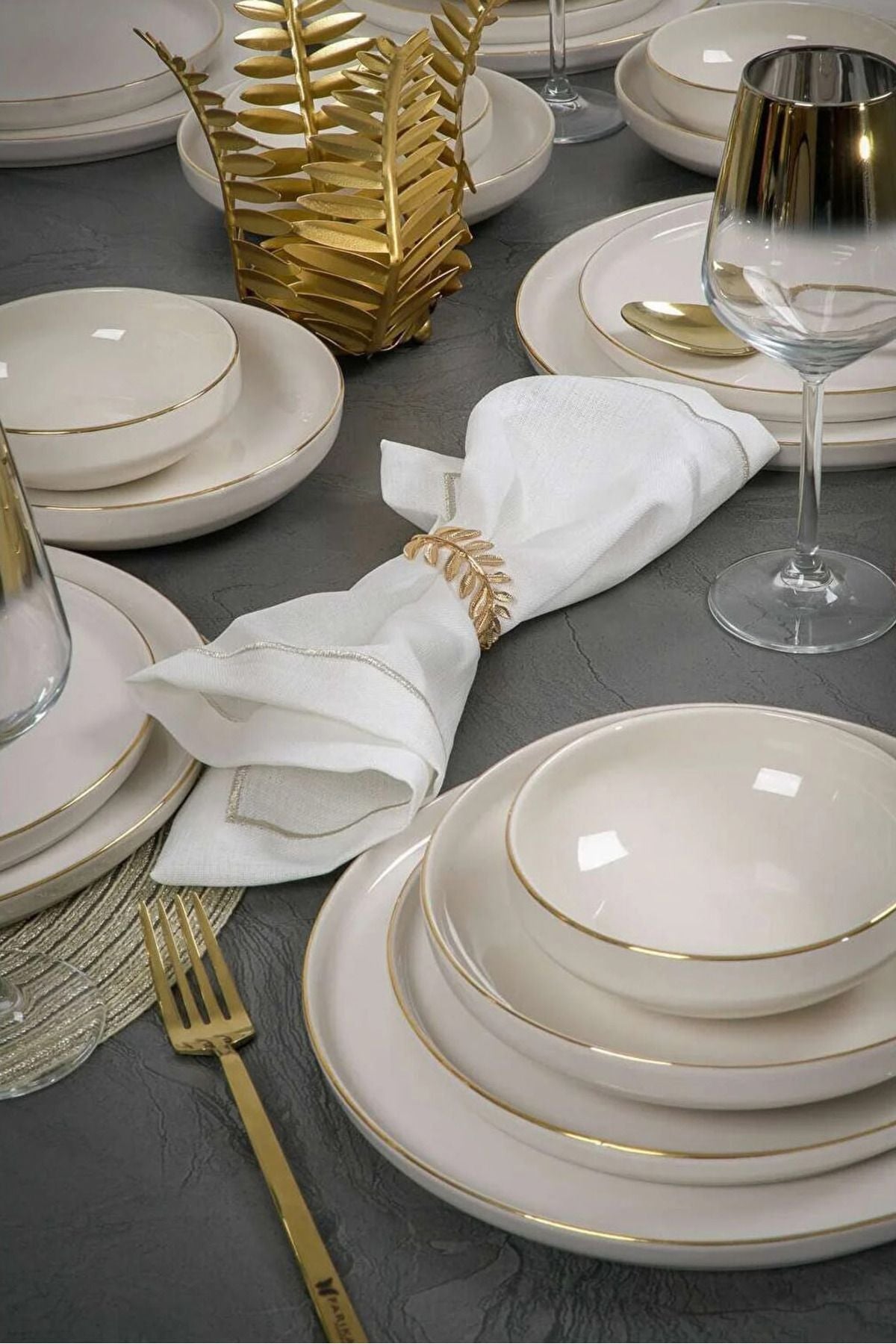 Dream Gold Gilder 24 Piece 6 Person Porcelain Dinner Set Broken White