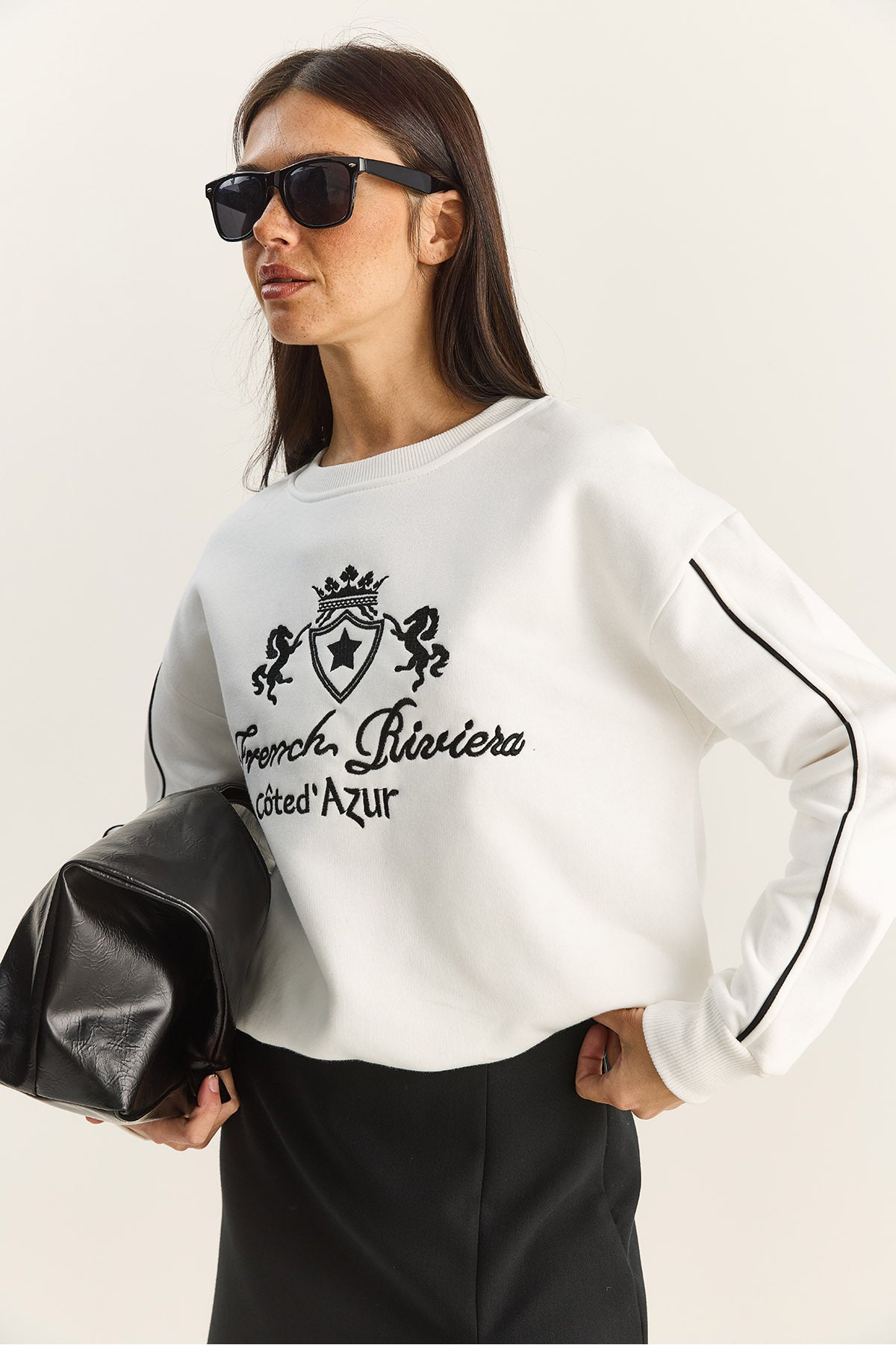 Women's Crew Neck Embroidered Three Thread Raised Sweatshirt 60601049