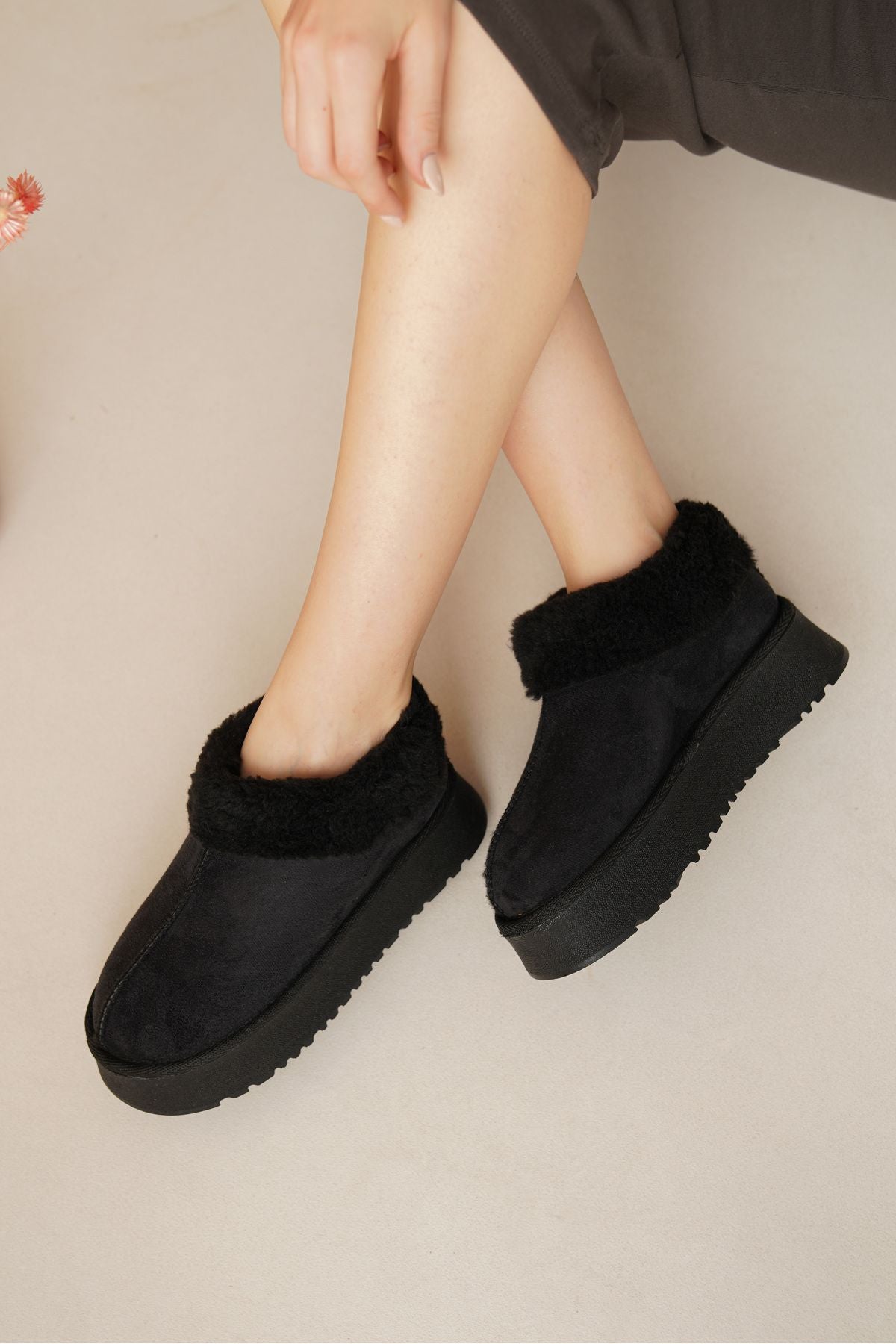 Lolath Female High -Based Fur Casual Bot 0012203 Black