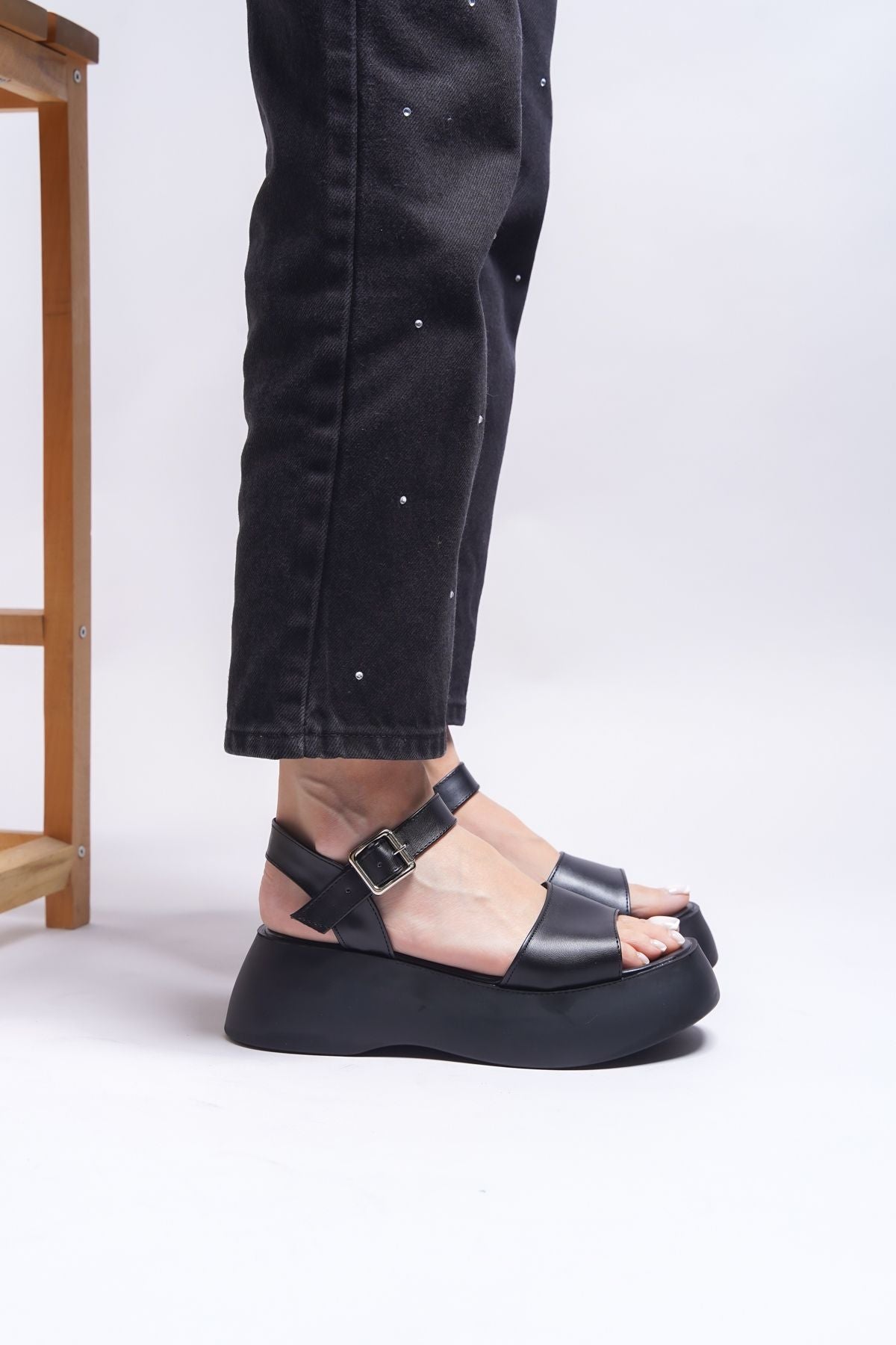 Alloshara Women's Sandals 0012801 Black Skin