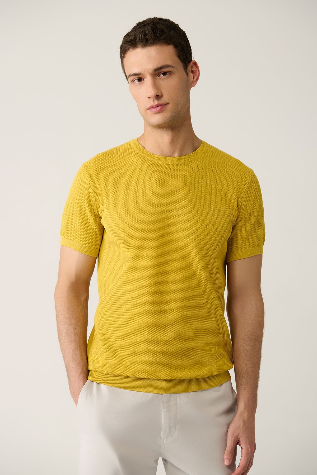 Men's mustard bicycle collar textured cotton knitwear T-shirt E005027
