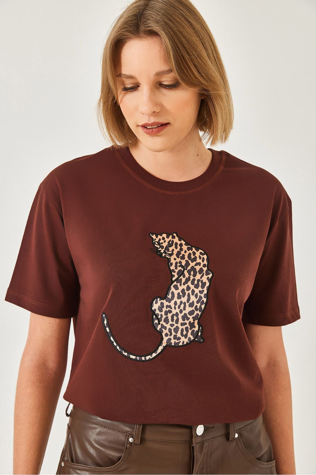 Female Bicycle Collar Leopard Printed Tshirt 60261345