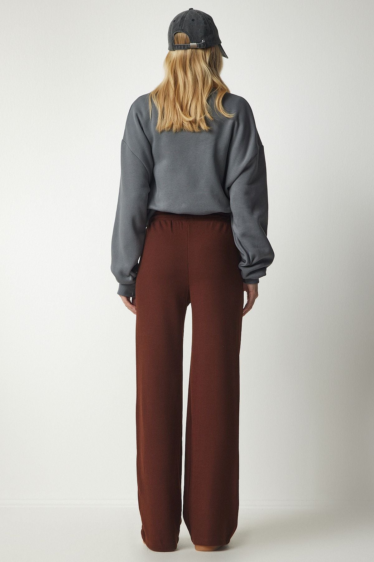 Female Brown Pocket Kashkorse Service Six Mc00219