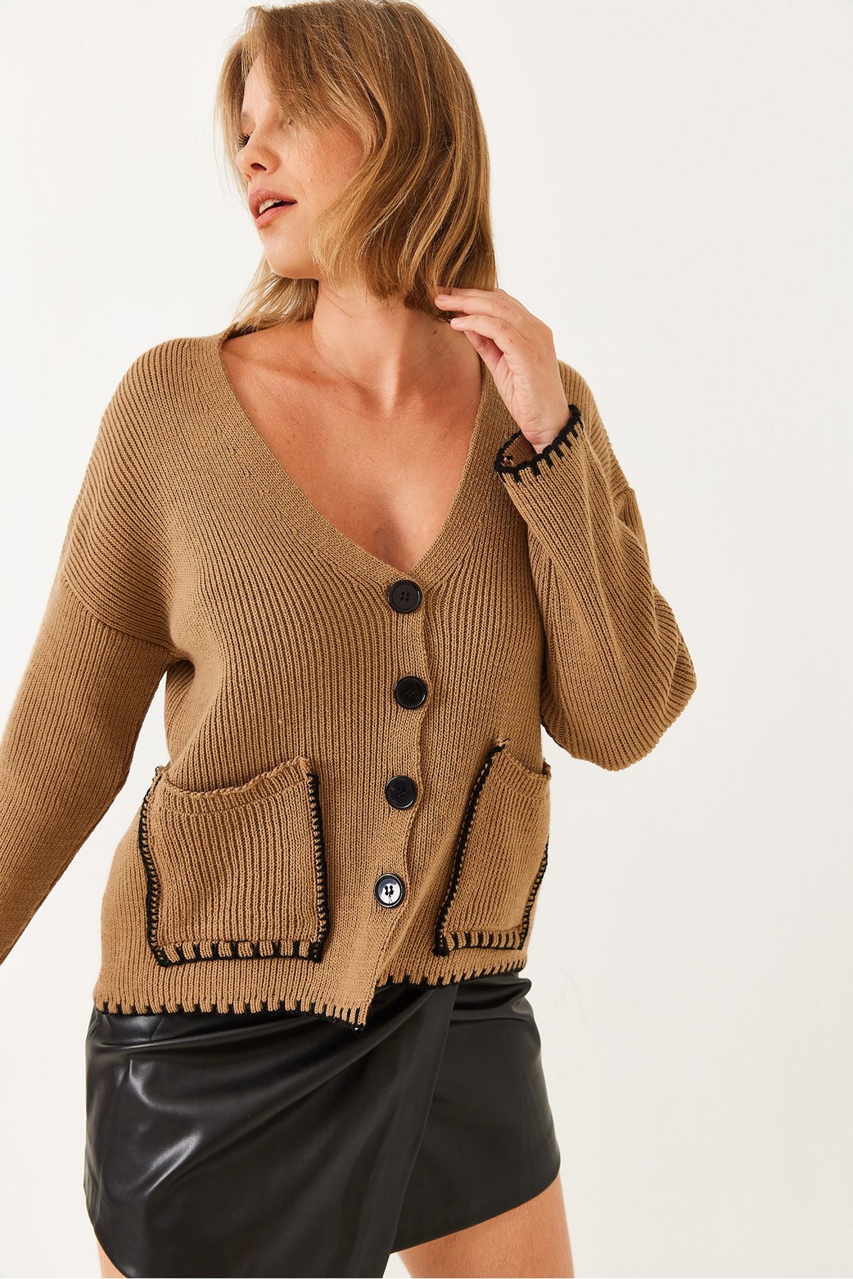 Women's shepherd sewing detailed large pocket with four button long sleeve knitwear cardigan 20246227