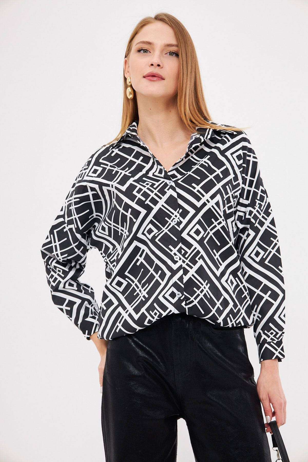 Woman Black Square Pattern Oversize Long Basic Shirt ARM-22Y001144