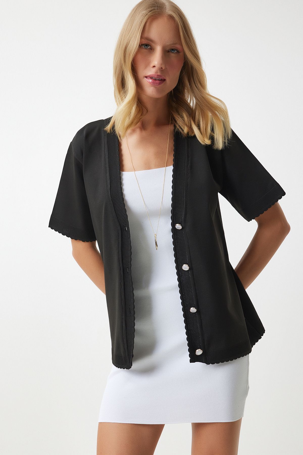 Woman Black Stylish buttoned seasonal knitwear cardigan OW00043