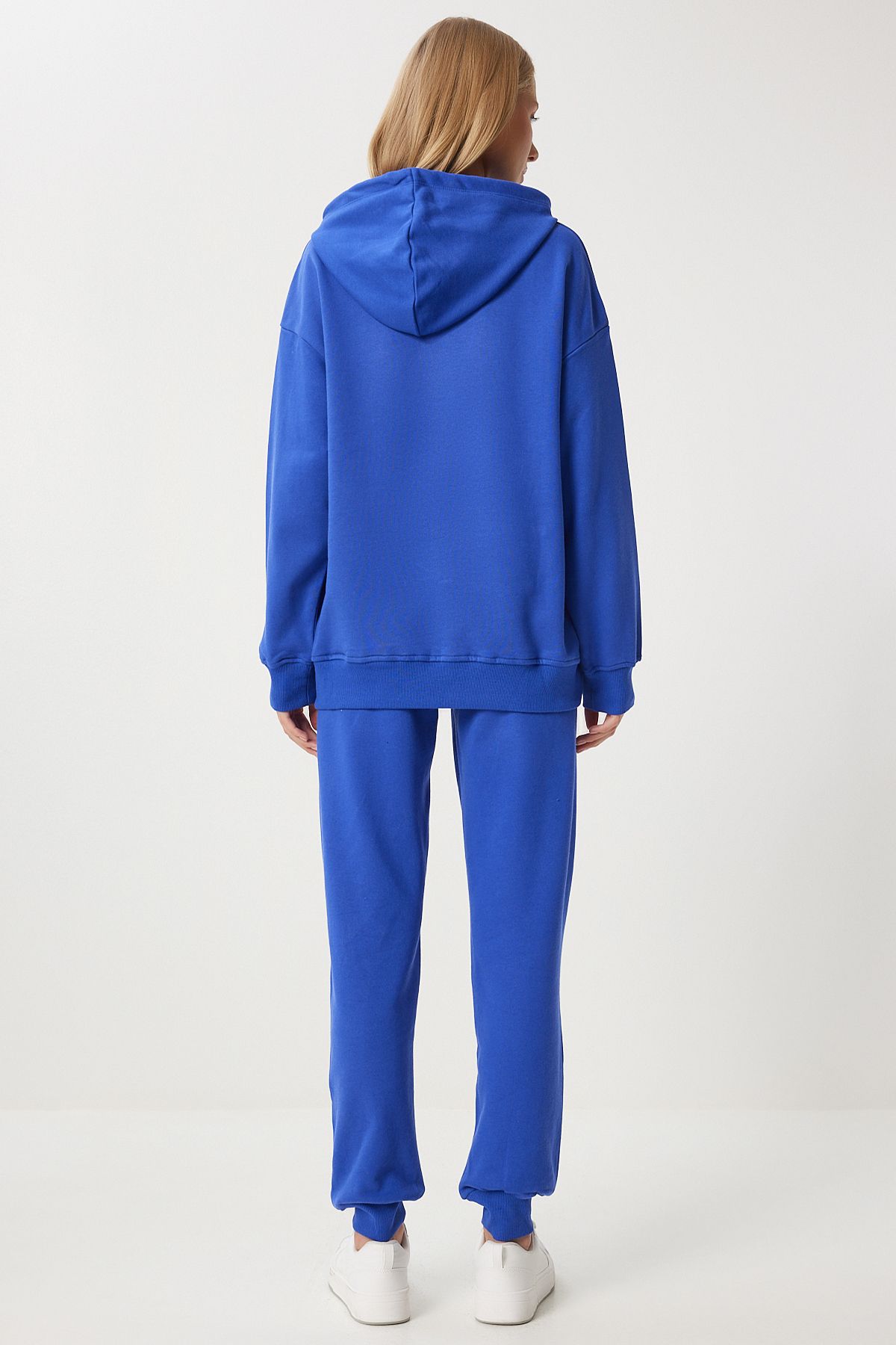 Sweatshirt jogger with women blue hooded.