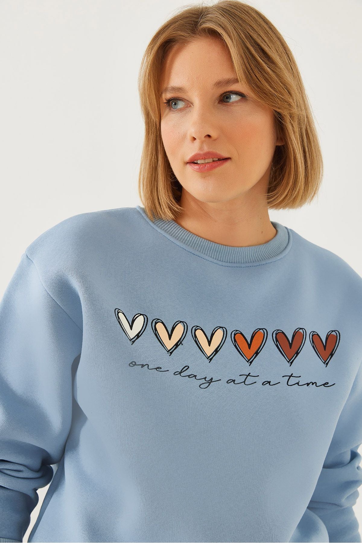 WOMEN'S THREE YEAR -SHARDON COLORED HEART PRINTED SWEATSHIRT MBHS007 60601007