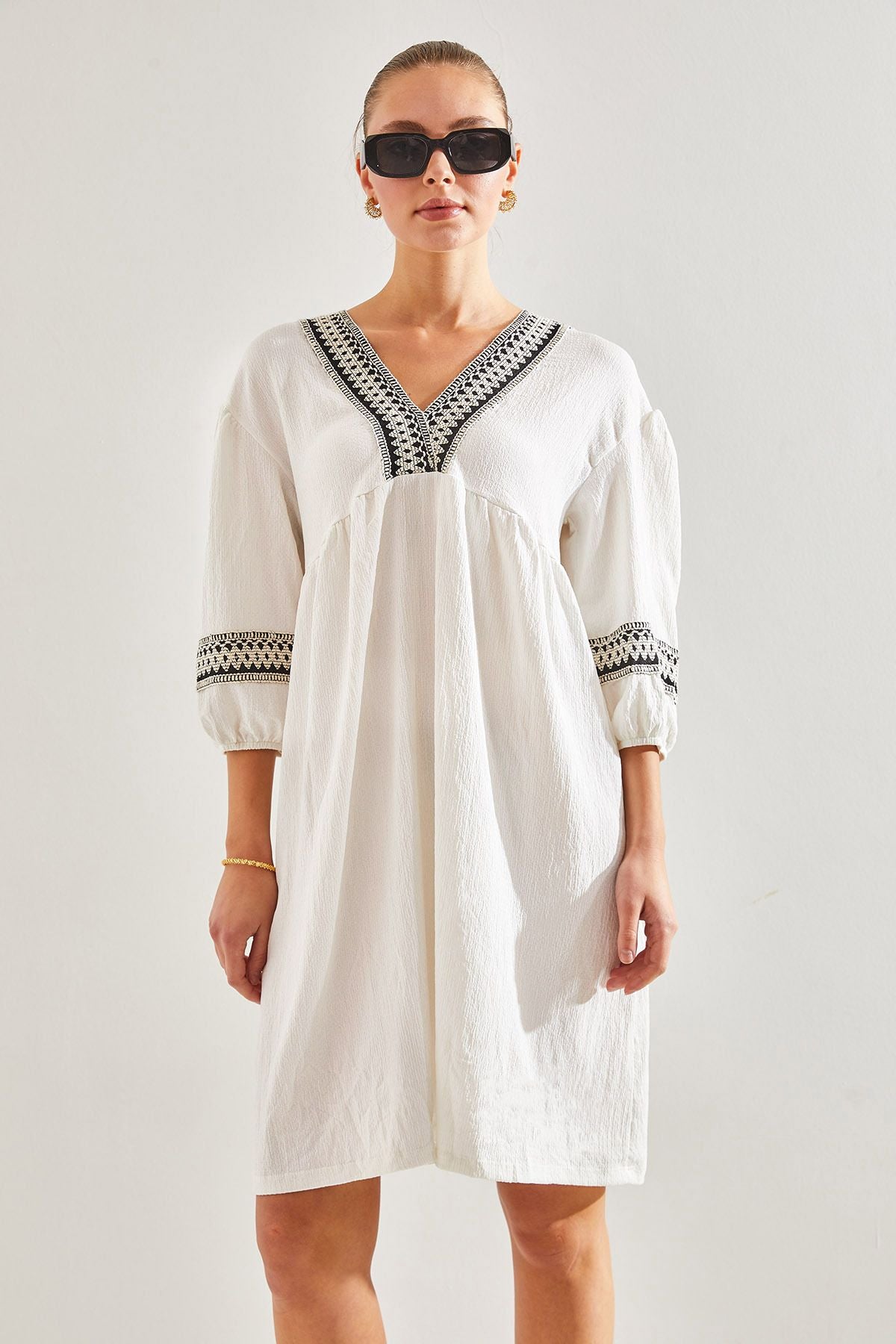 Women's collar and sleeve embroidery dress 60201008
