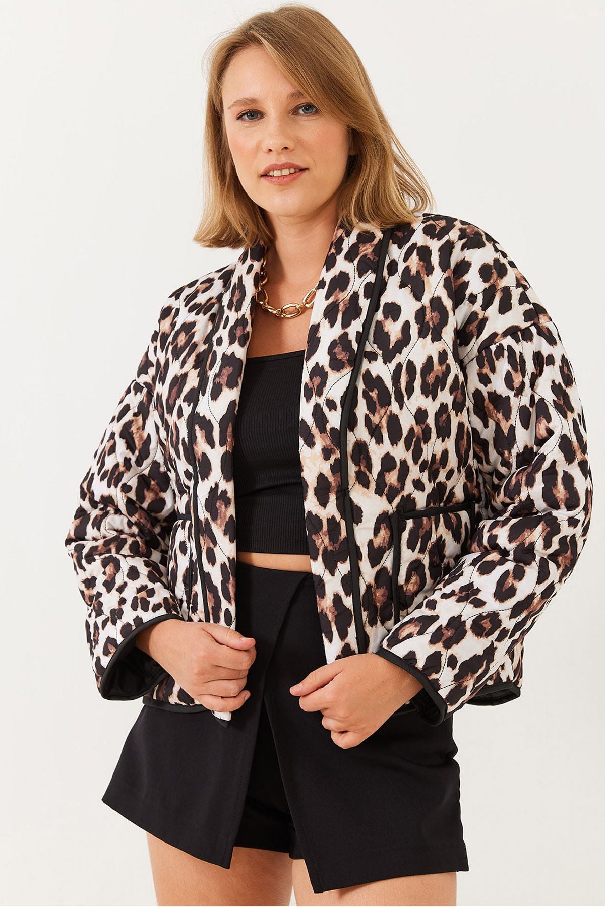 Women's Leopard Patterned Pocket Kapitone Mont 60251808