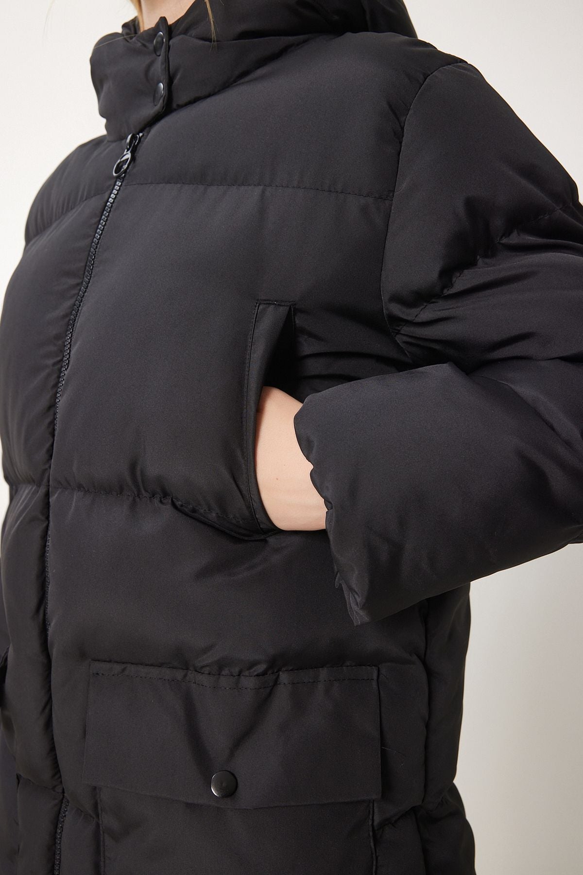 Female black hooded swelling coat HK00023