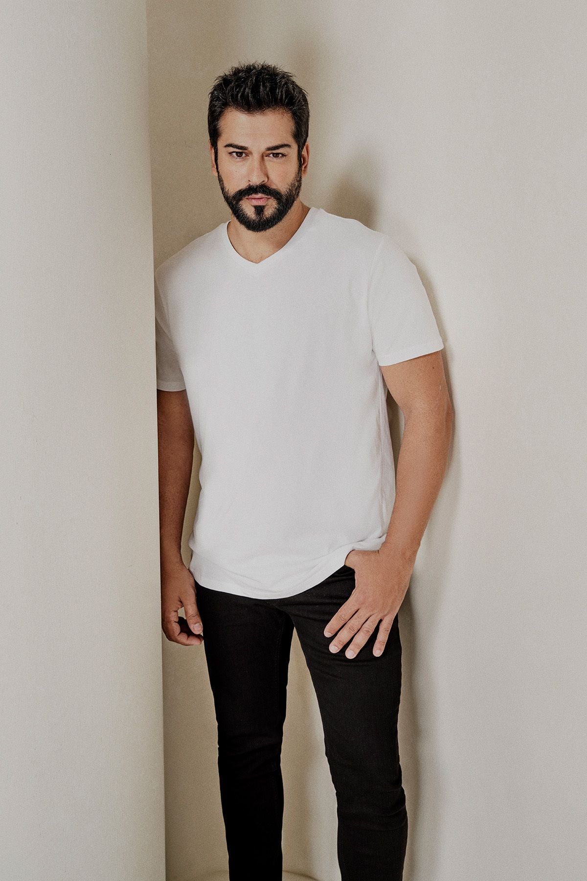 Male 100 %Cotton V -Neck White Slim Fit Narrow Cut T -shirt