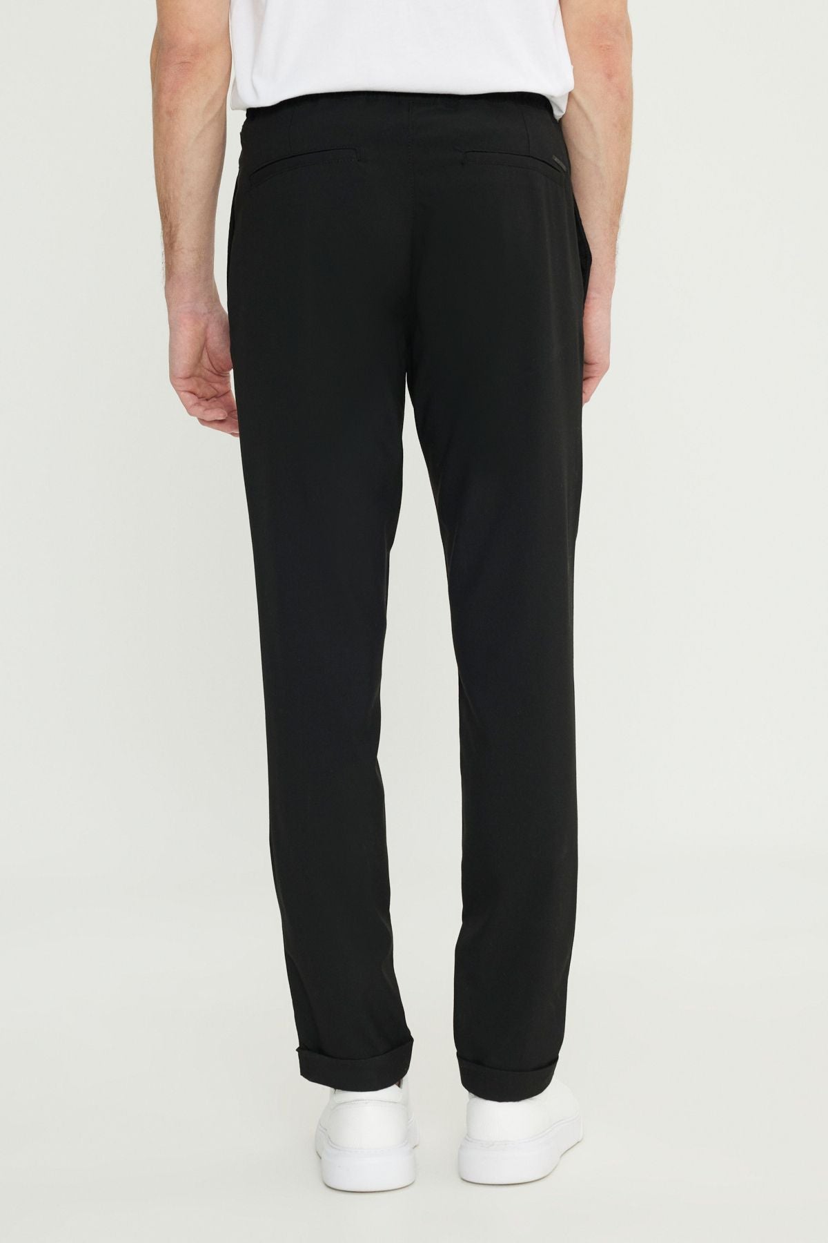 Men's black slim fit comfortable cutting waist tied side pocket jogger pants
