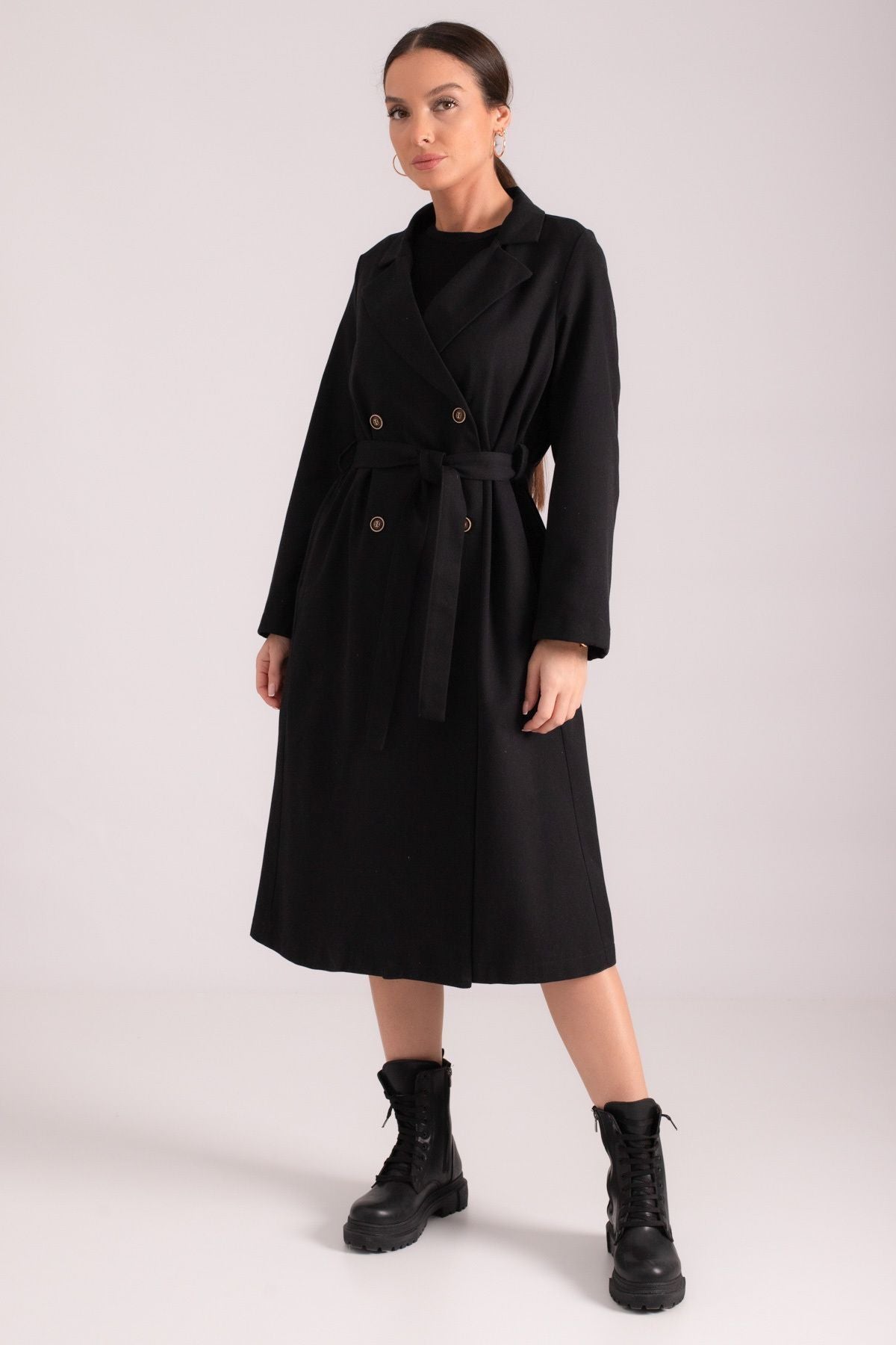 Women's black cruiser collar waist belt long trench coat ARM-24K001064