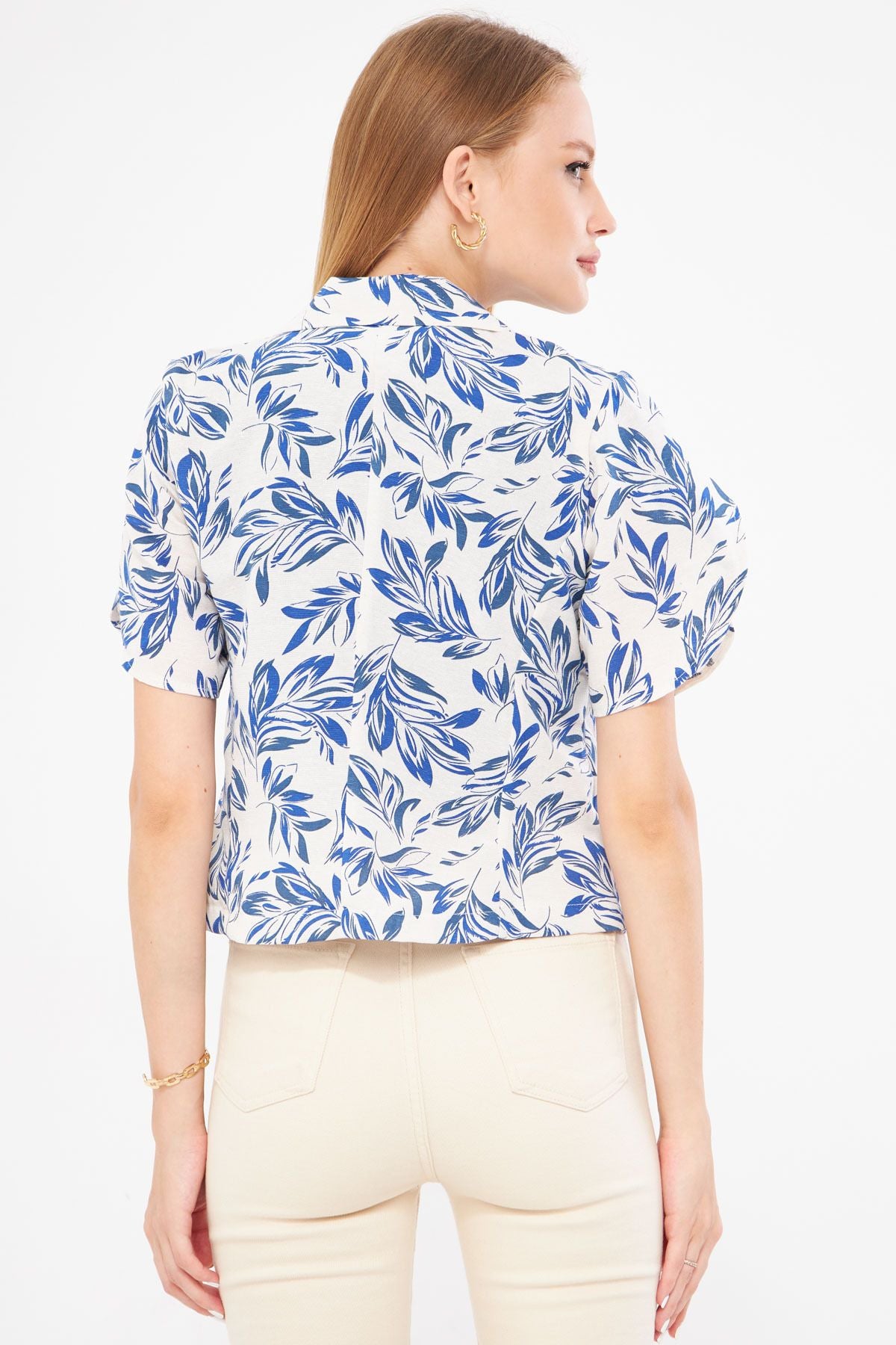 Female Laci-Saxes Linen-Looking Patterned Band Slit Crop Short Sleeve Jacket ARM-24Y001095