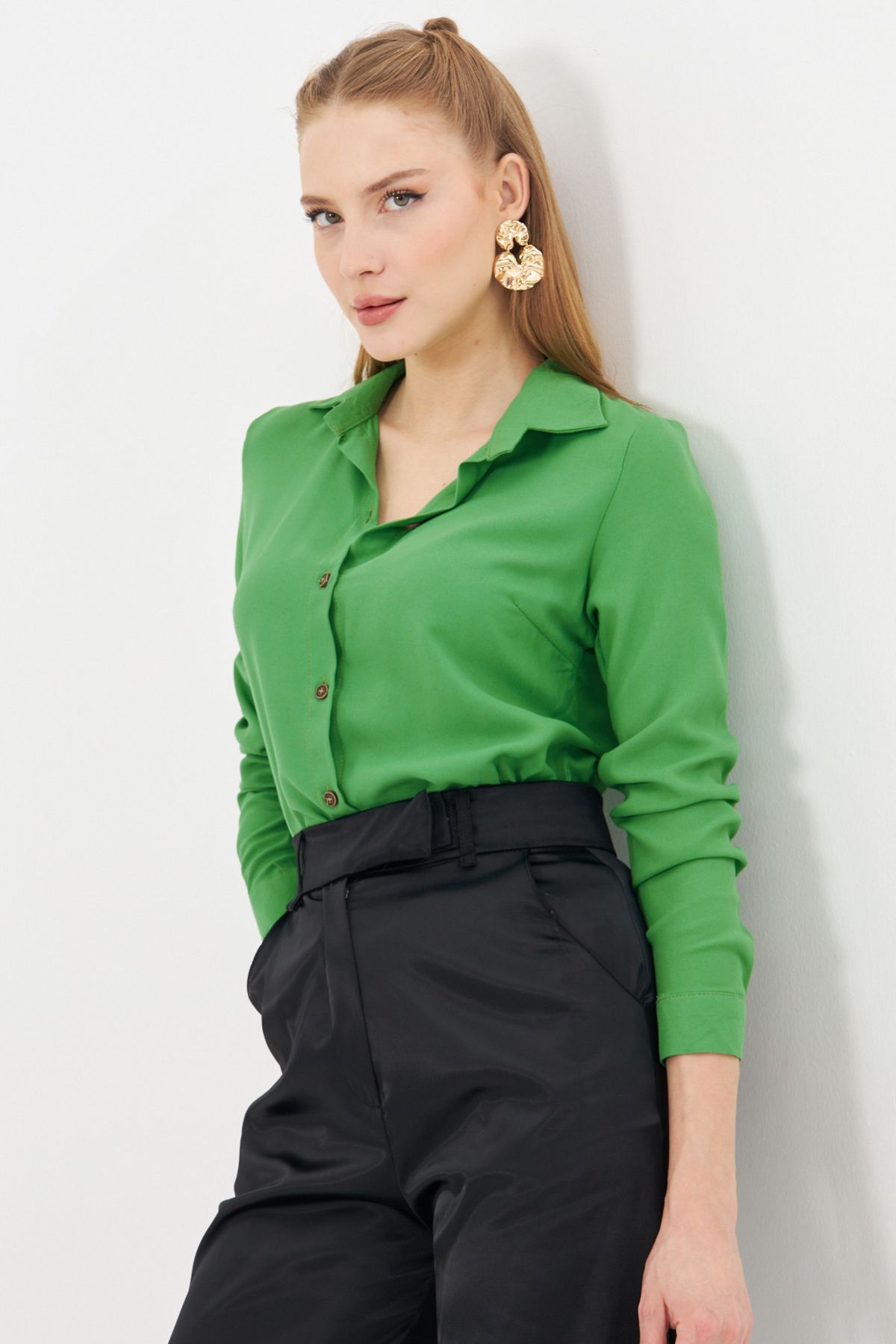 Female grass green long sleeve flat shirt ARM-18Y001176