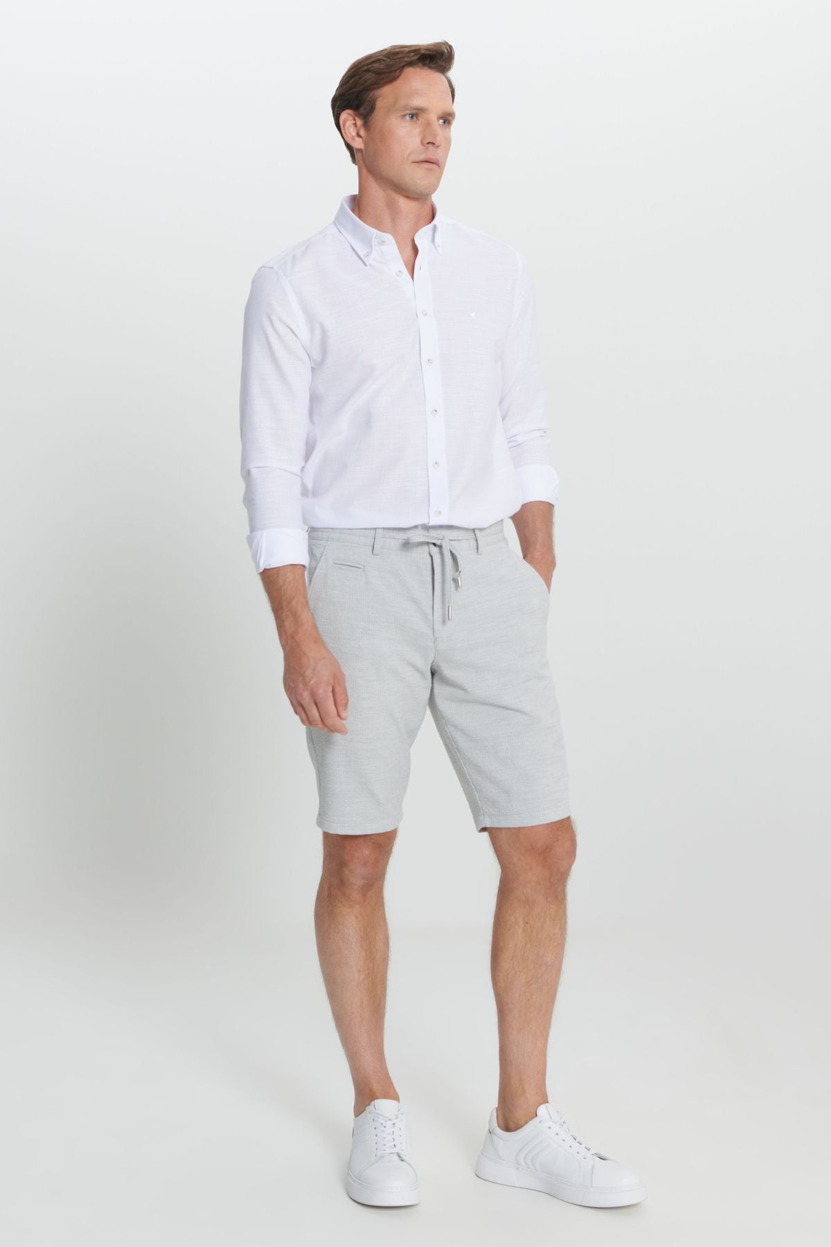 Men's gray slim fit narrow cutting side pocket with wafer patterned shorts