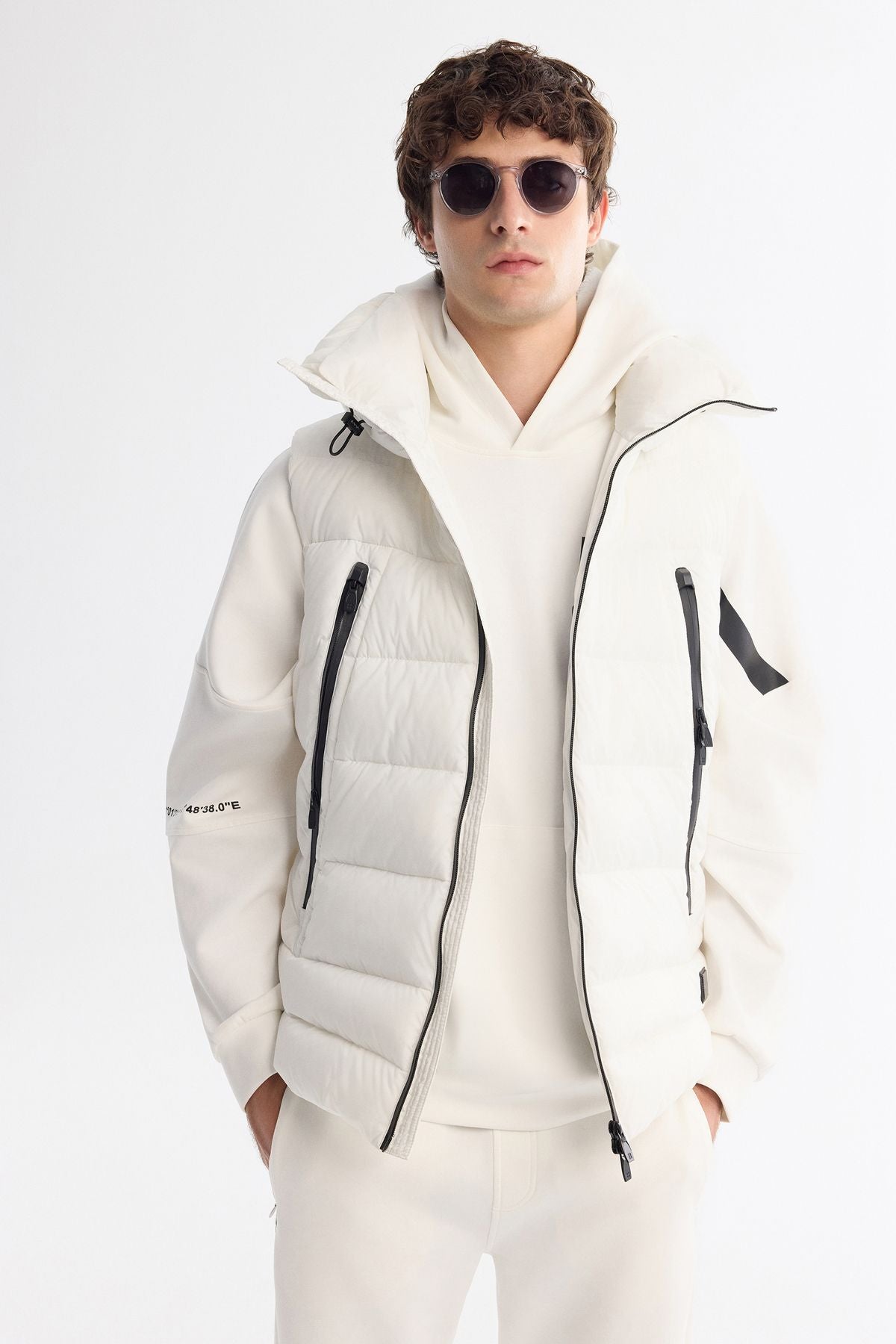 Men's white hooded water repulsion windproof swelling vest A42y6504