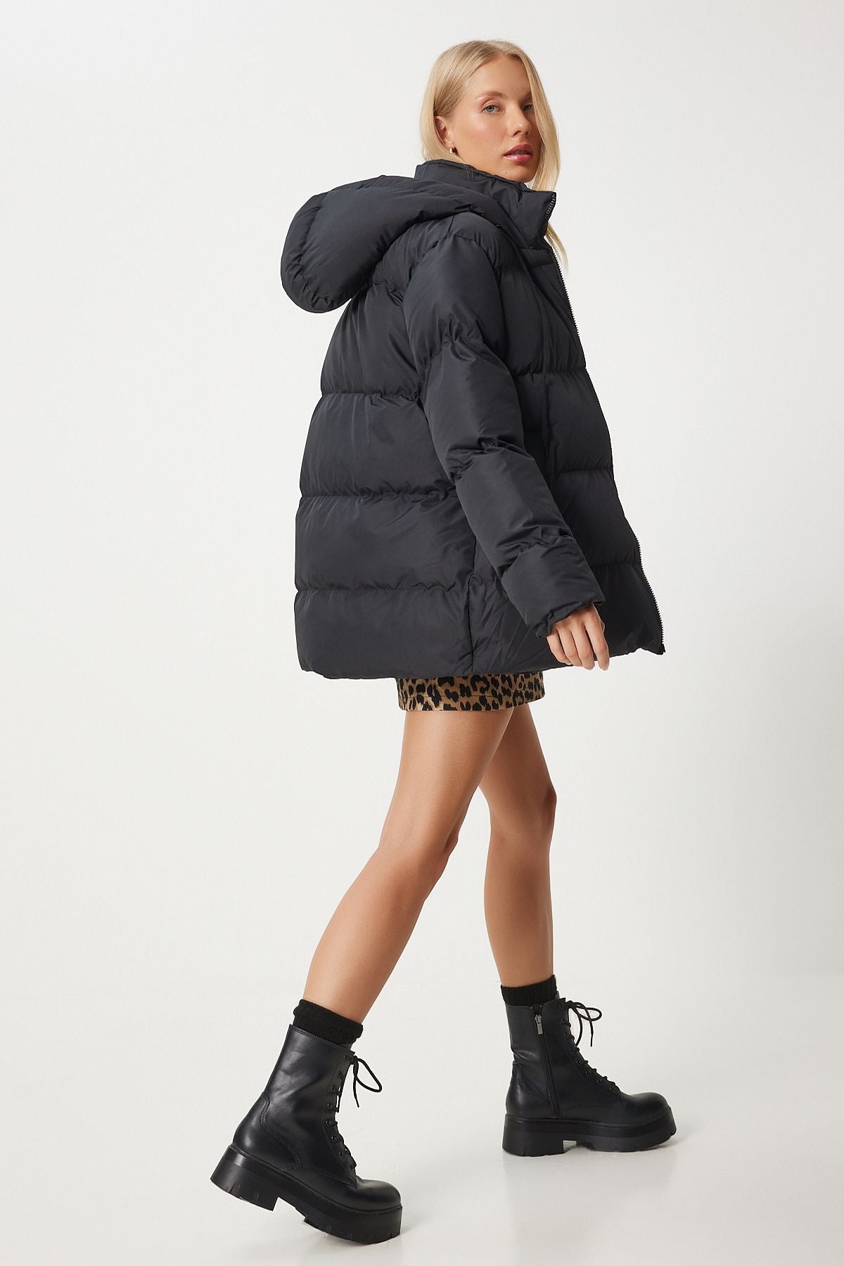 Female black hooded oversiz swelling coat rv00068