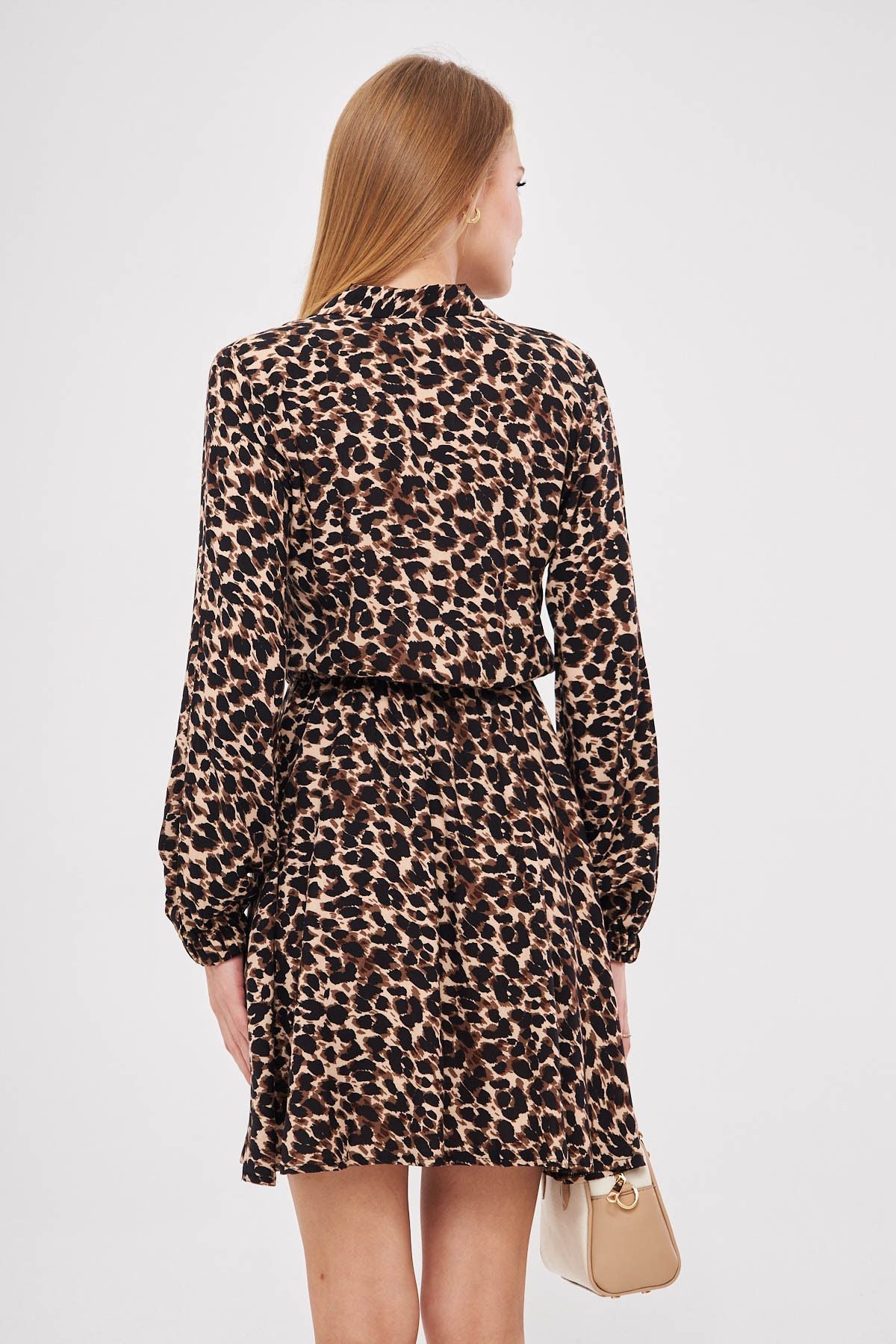 Female beige shirt collar detailed waist handle rubber dress with rubber dress ARM-25K001043