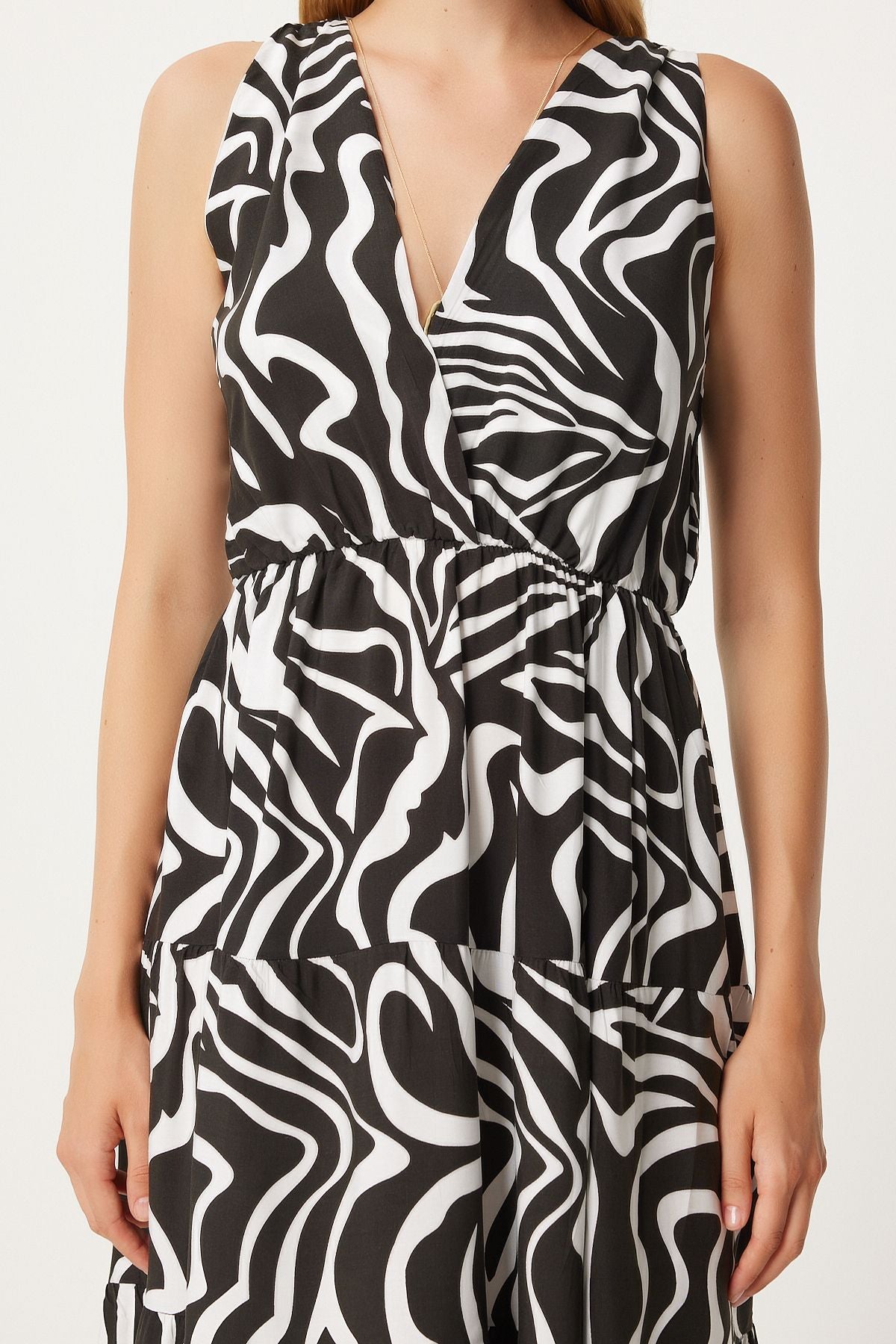 Female black and white patterned V -neck summer viscose dress CI00110