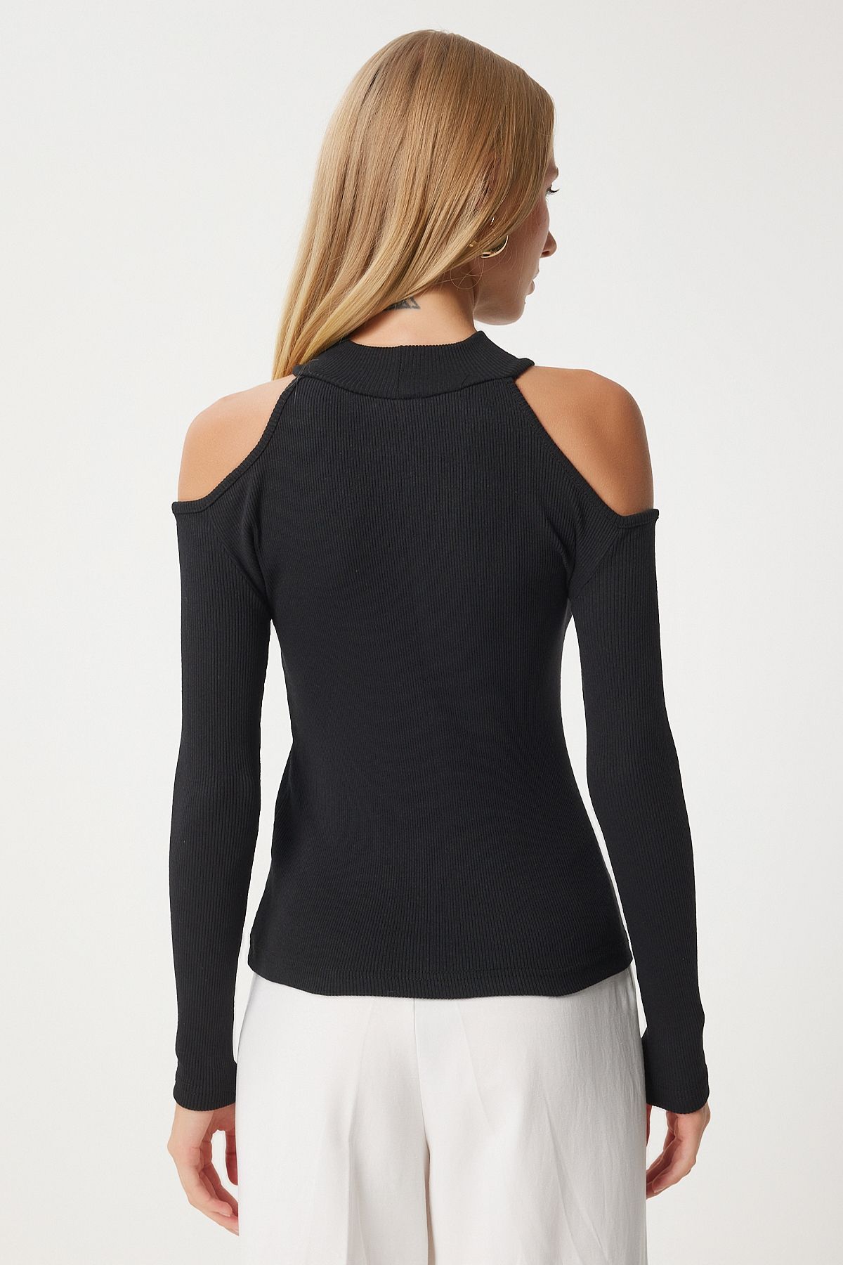 Woman Black Open Shoulder Wicking Blouse EN00623