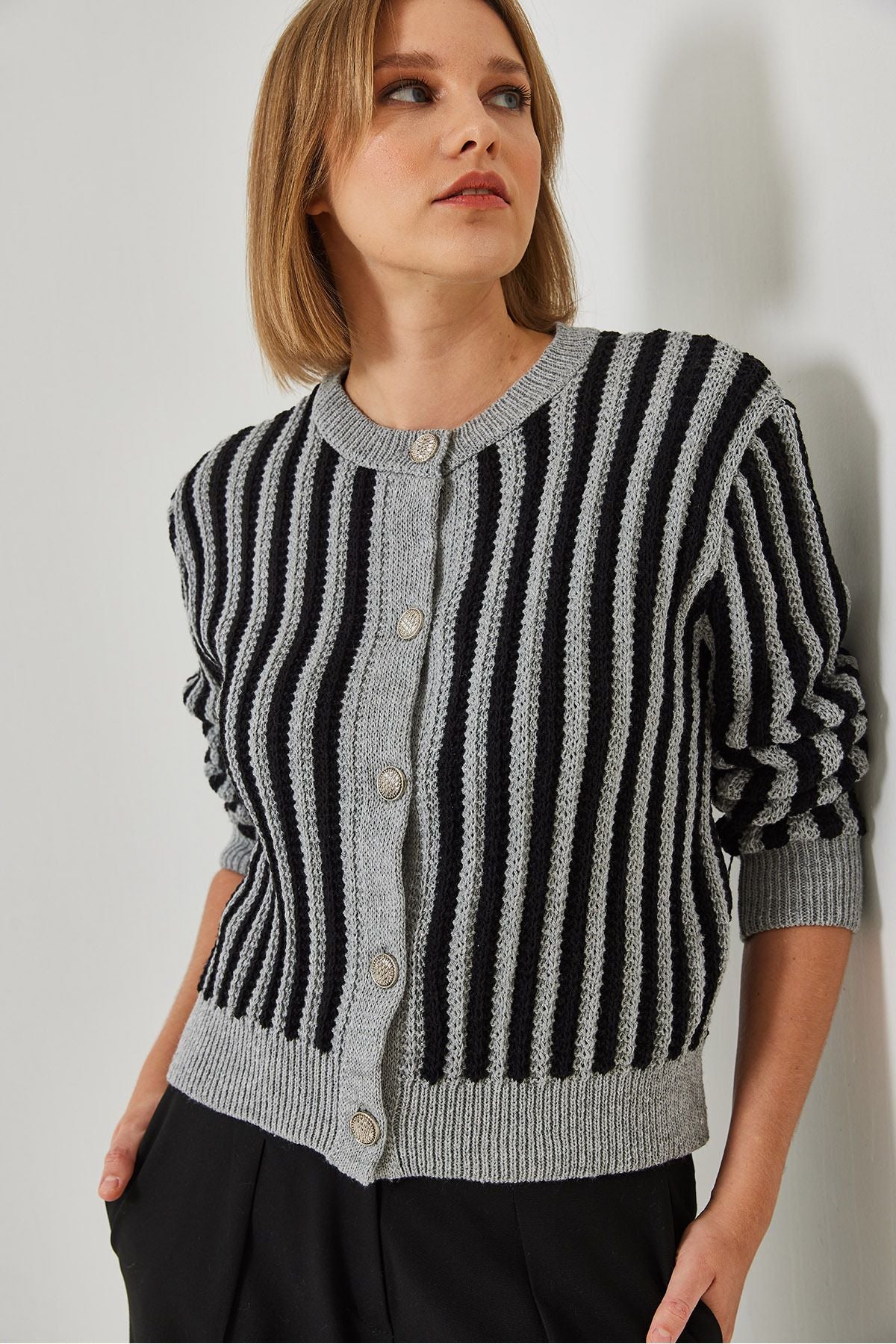 Female striped knitwear cardigan 20246269