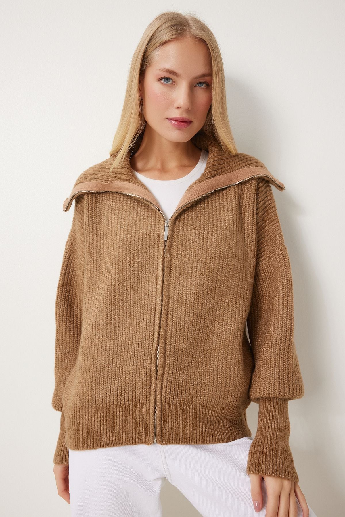 Women Camel Zippered Neck Triko Cardigan MX00173