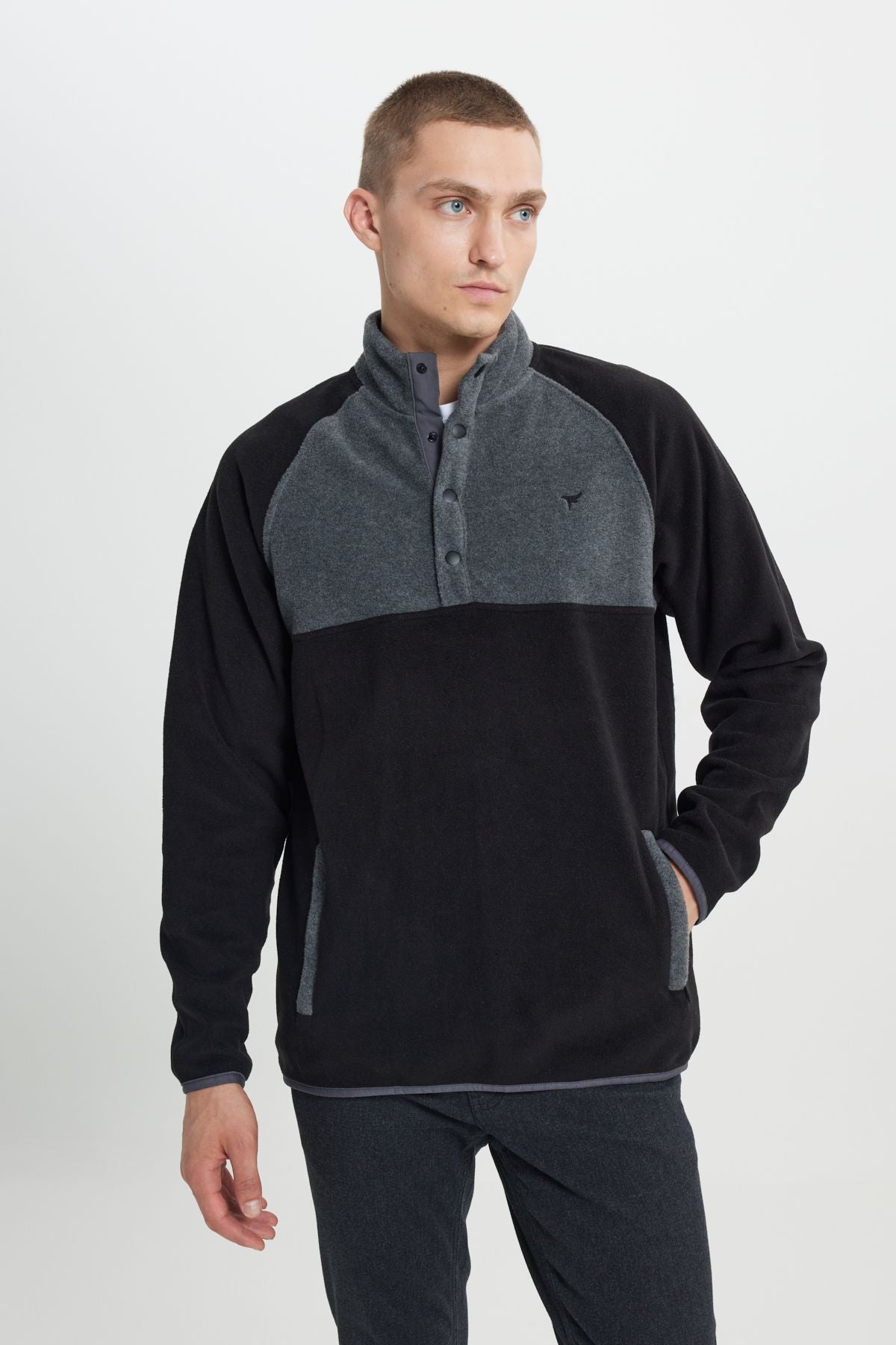 Men's black-open melange standard fit normal cut upright bato collar patterned polar sweatshirt