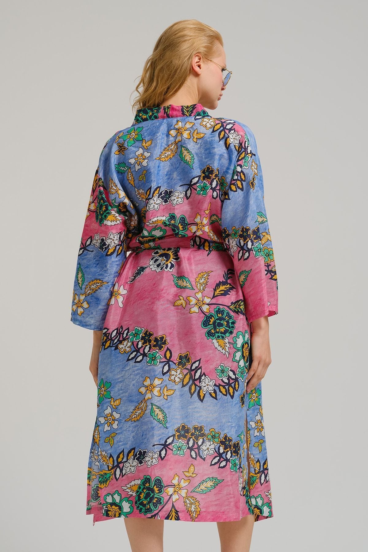 Woman Long Kimono Arm-221120 with pink patterned
