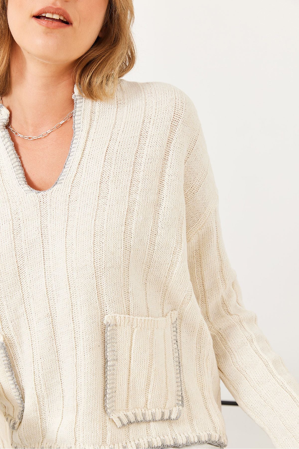 Women's V -Neck Shepherd Standing Processing Detailed Pocket Knitwear Kazakh 20247523