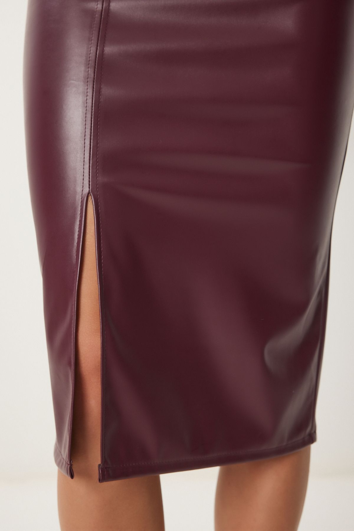 Female Bordeaux Slit Artificial Leather Pencil Skirt GP00015