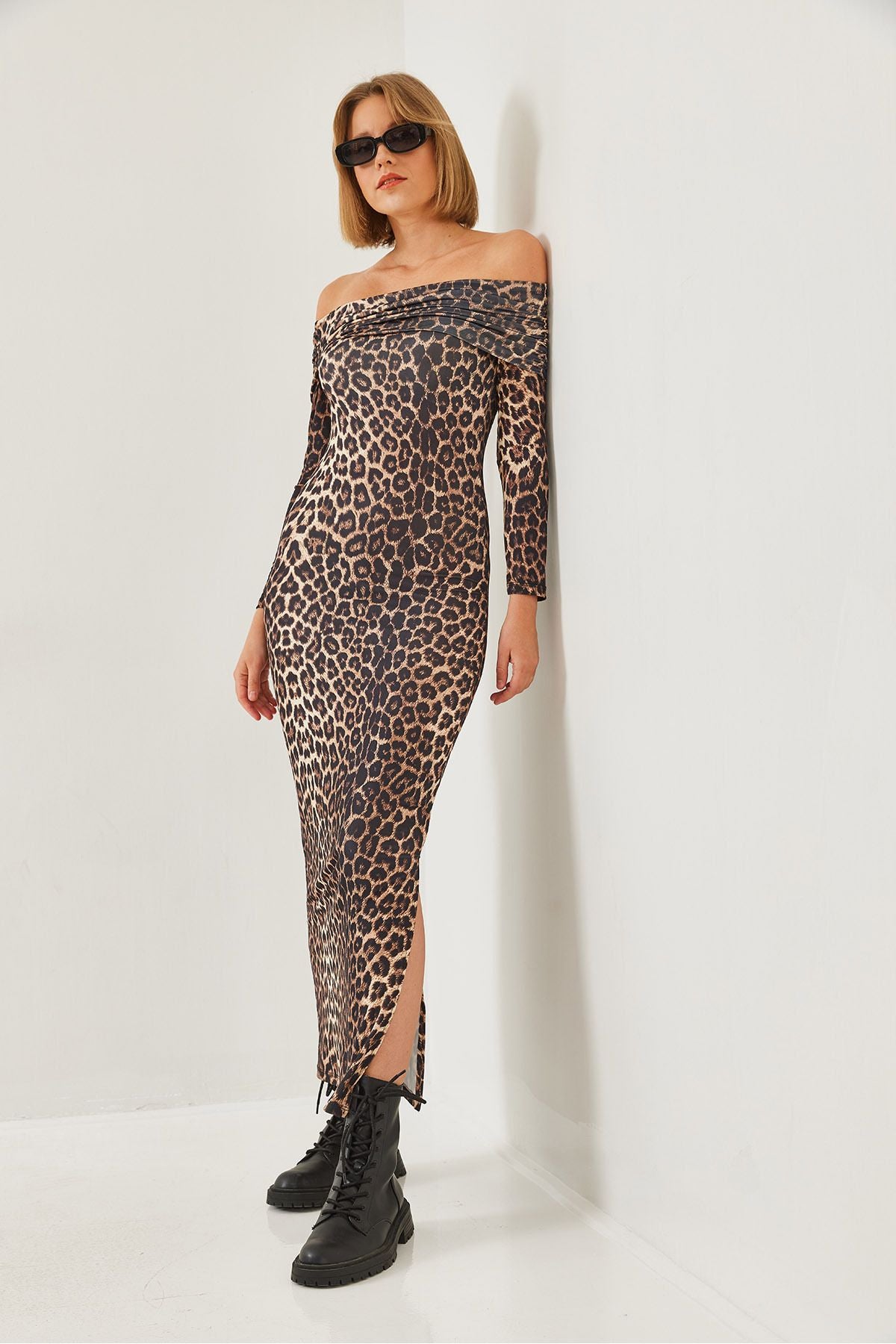 Woman Madonna collar Long Leopard Patterned Dress 60351138