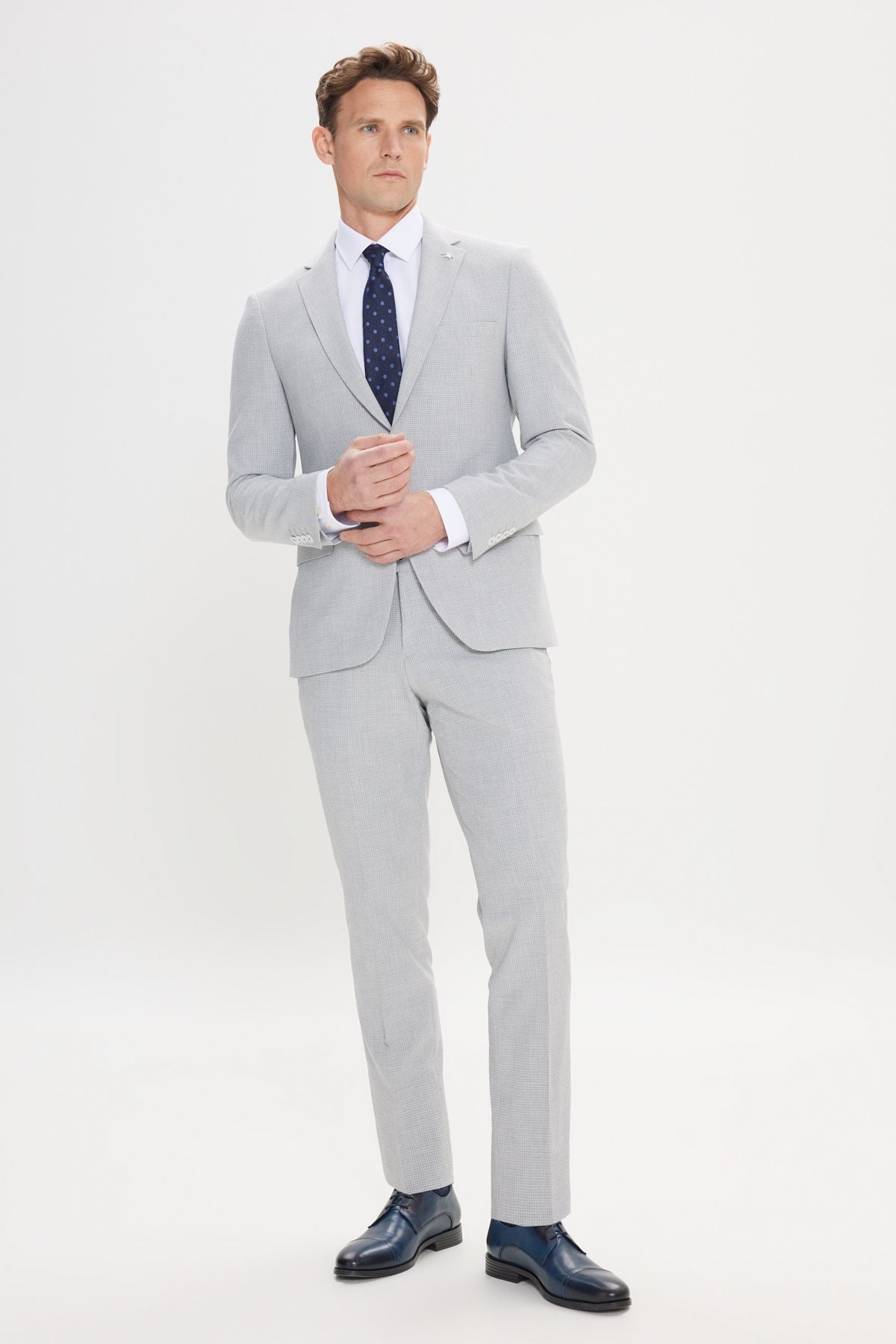 Men's light gray slim fit narrow cutting mono collar wafer patterned suit suits